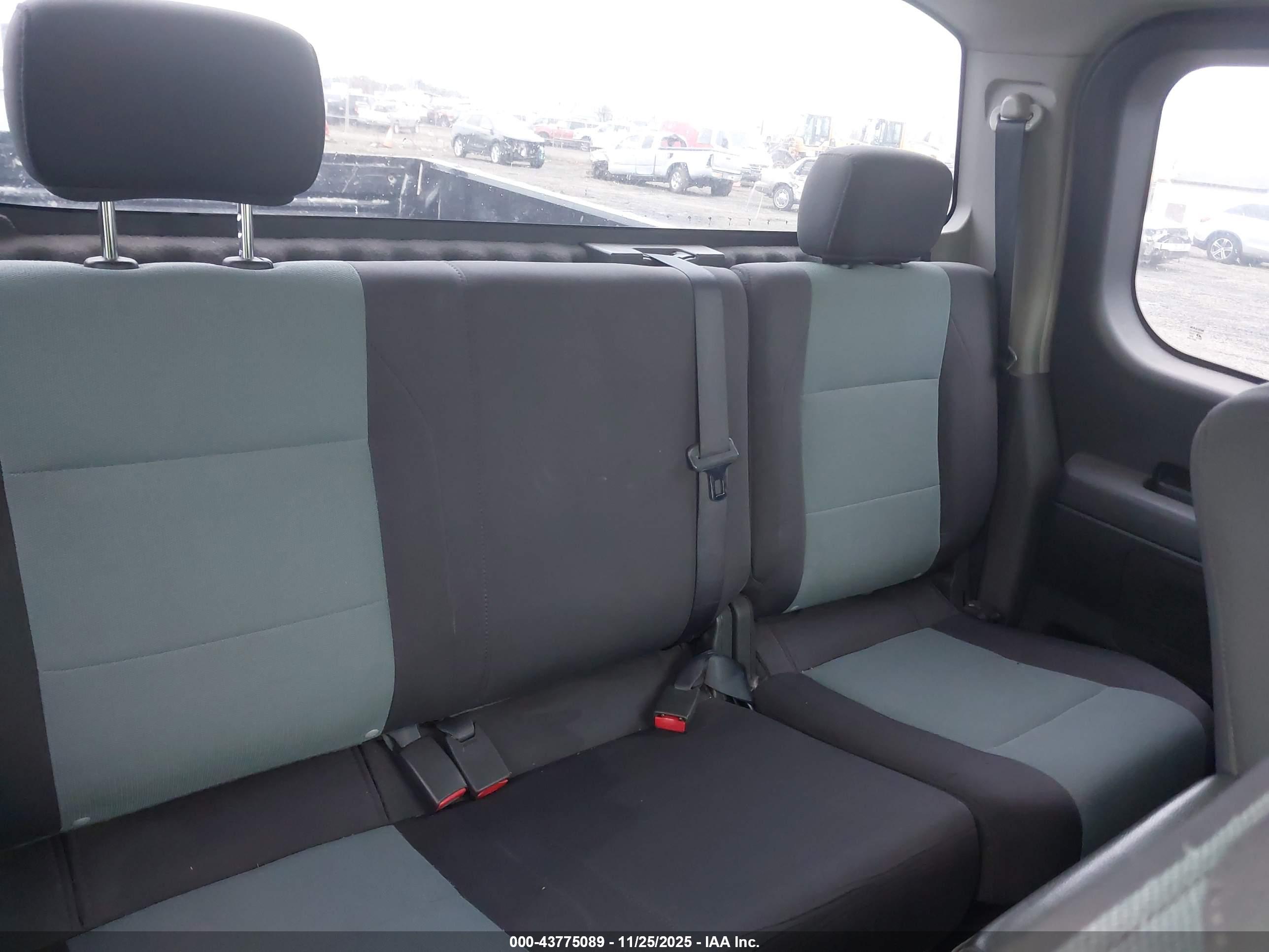 NISSAN TITAN image 8