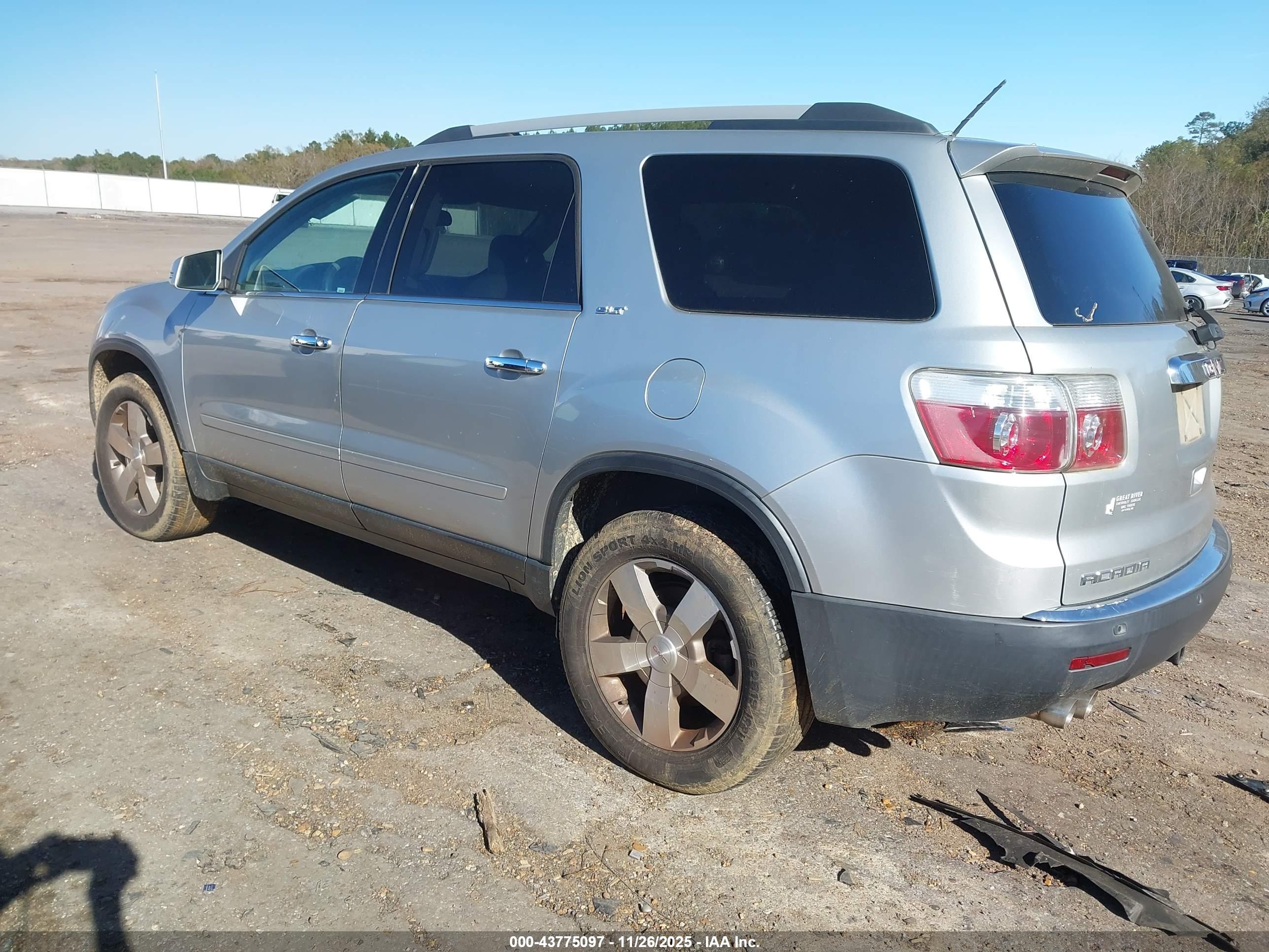 GMC ACADIA image 3