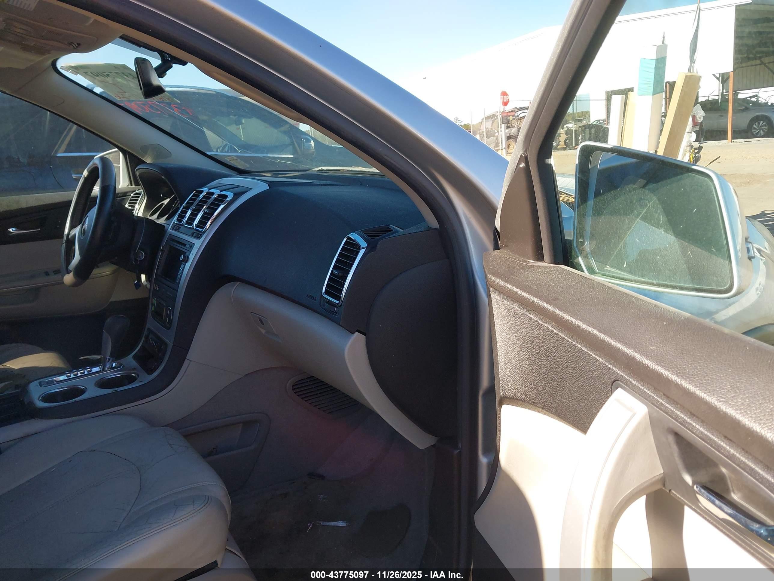 GMC ACADIA image 5