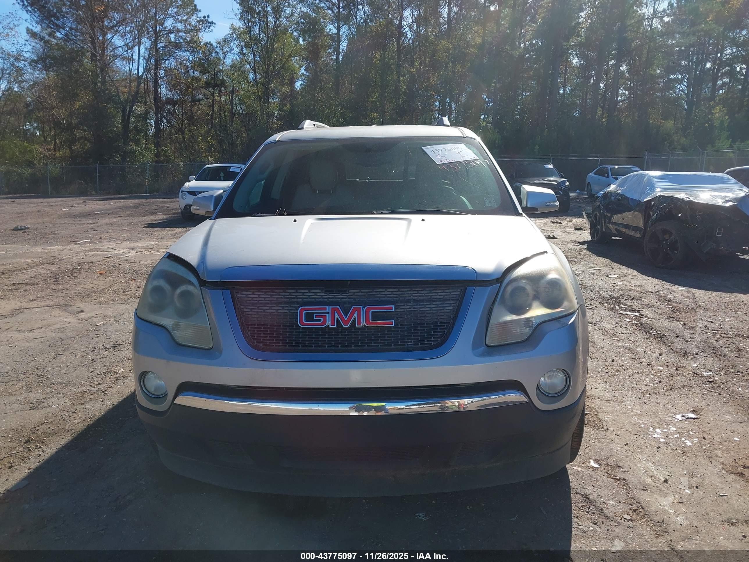 GMC ACADIA image 6