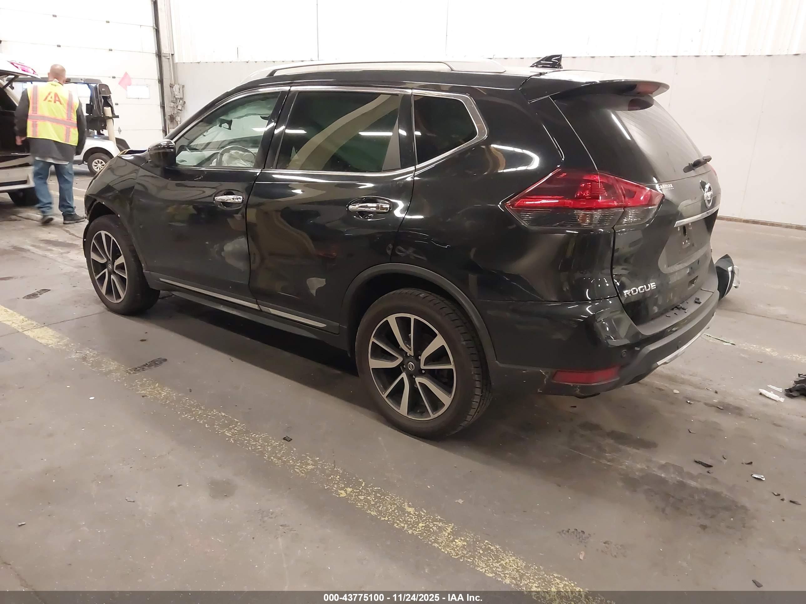 NISSAN ROGUE image 3