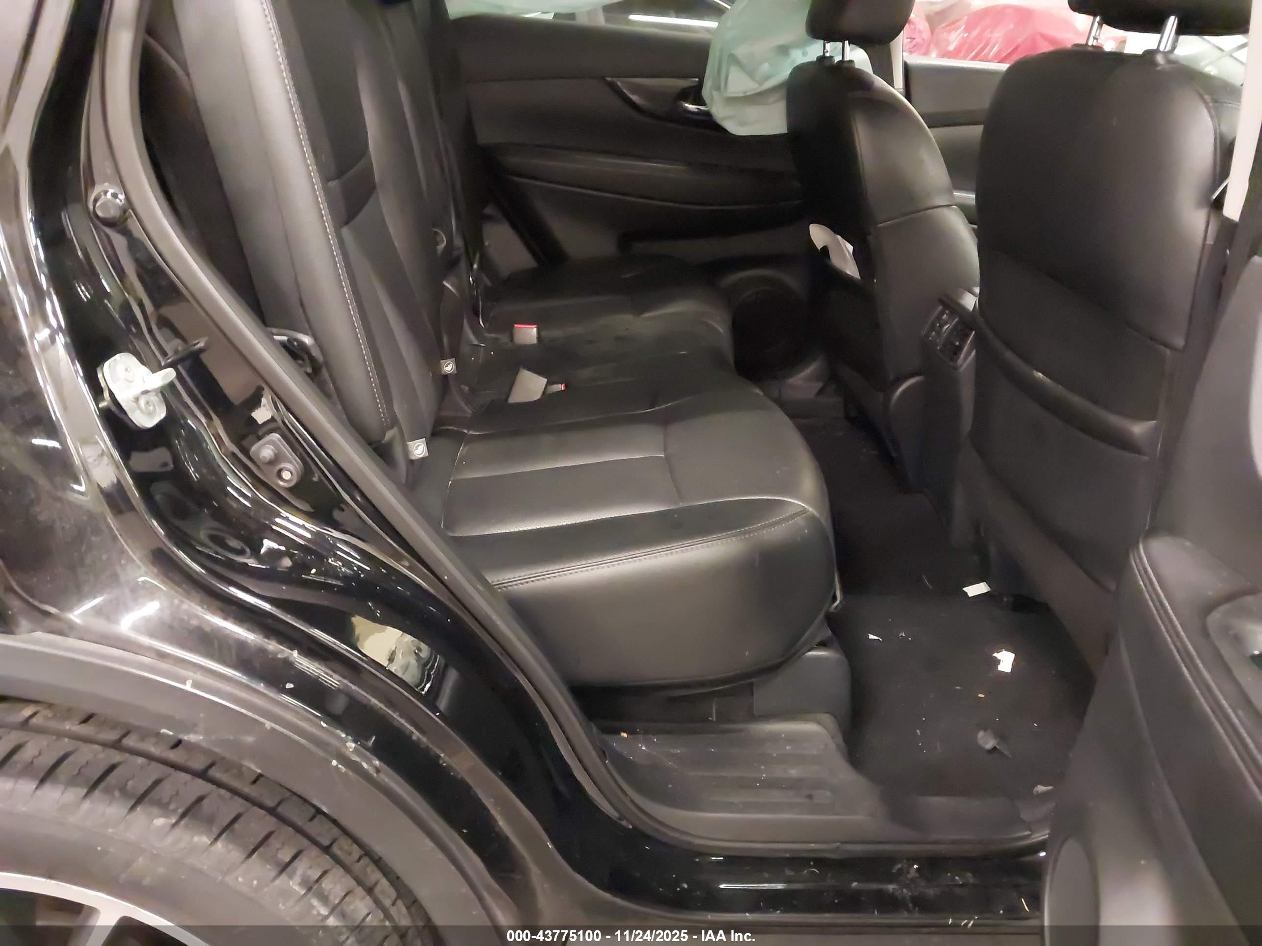 NISSAN ROGUE image 8