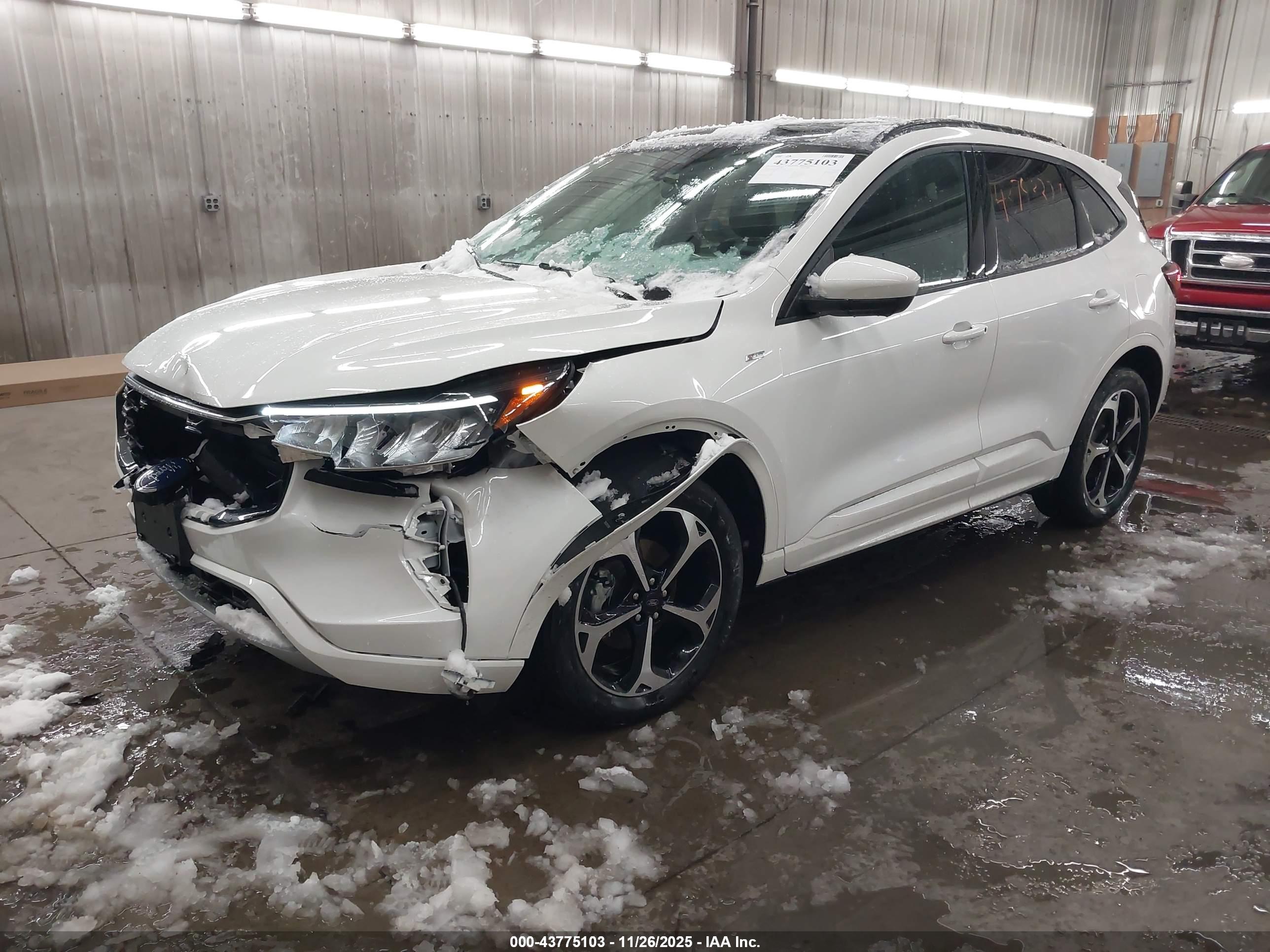 FORD ESCAPE image 2