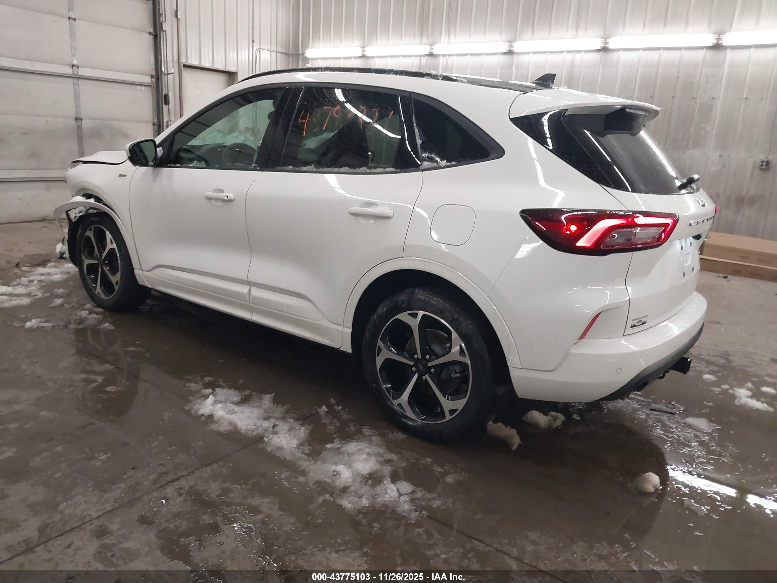 FORD ESCAPE image 3
