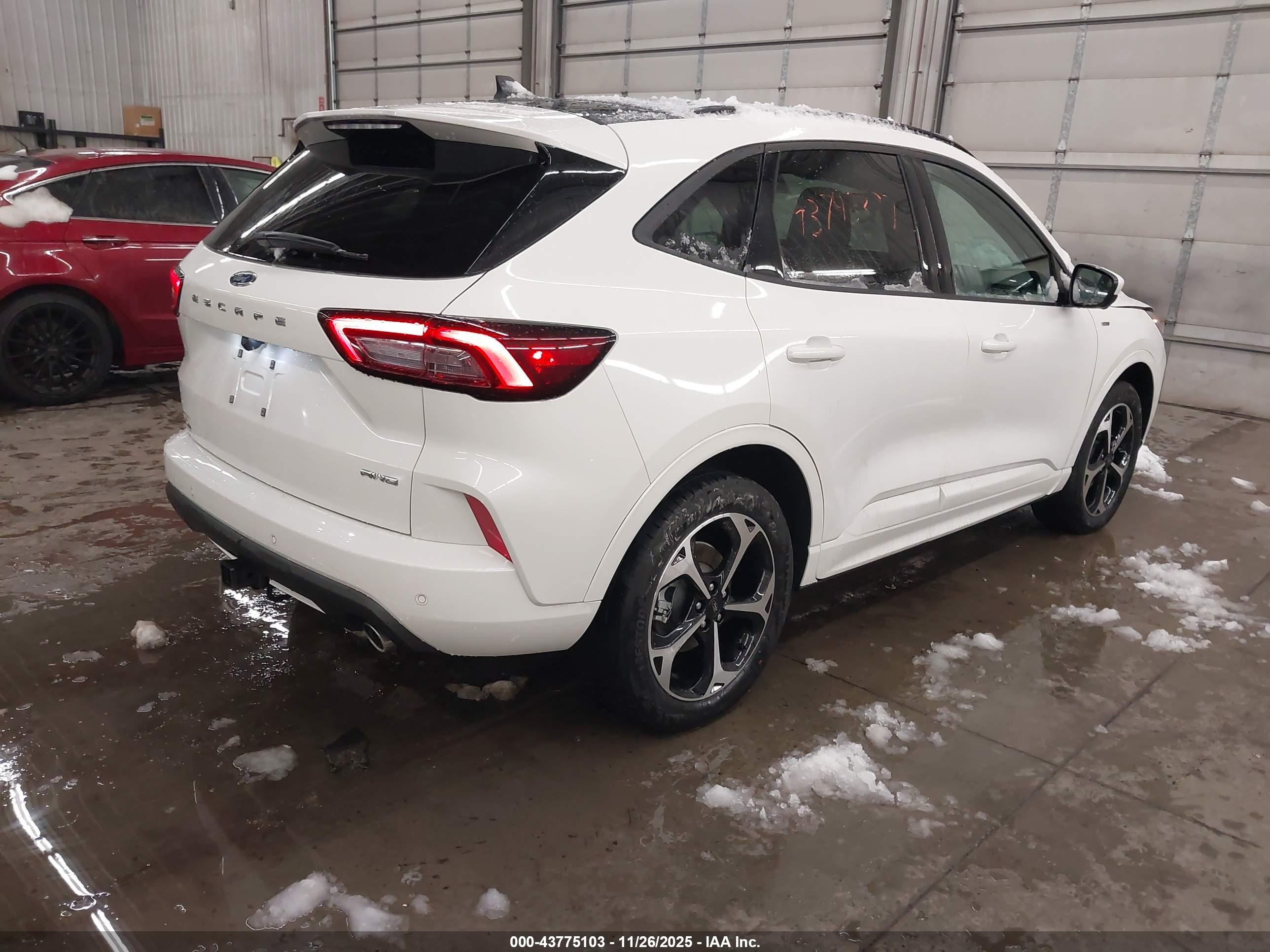 FORD ESCAPE image 4