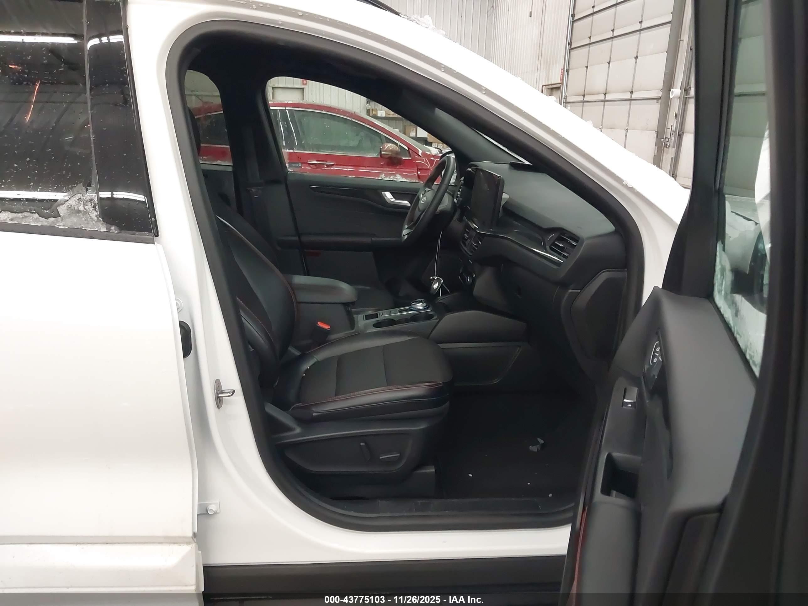 FORD ESCAPE image 5