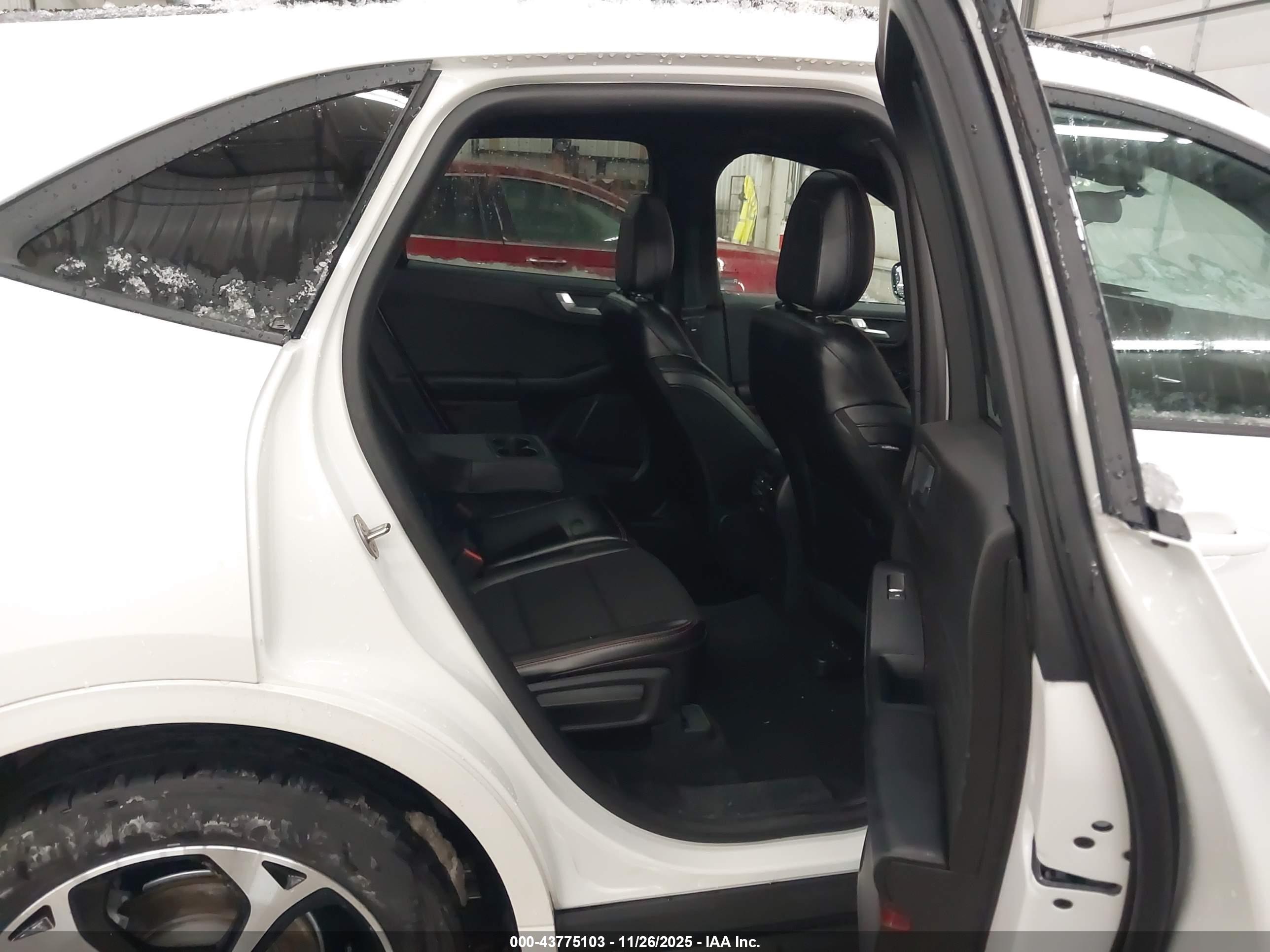 FORD ESCAPE image 8