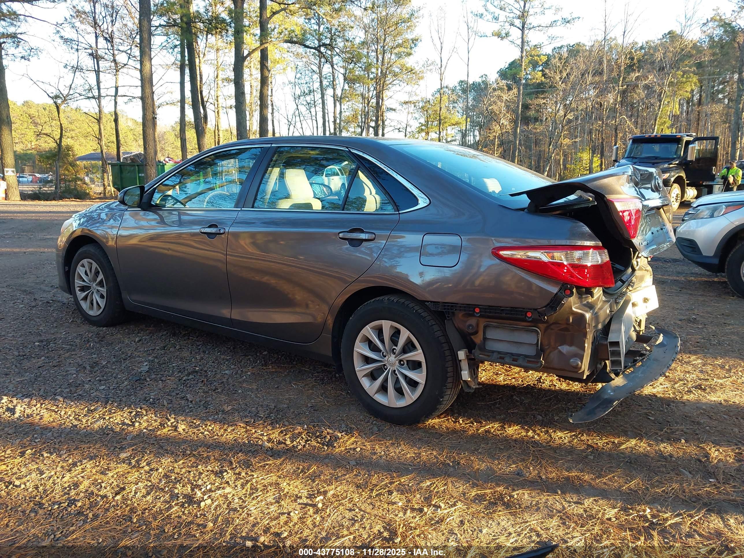 TOYOTA CAMRY image 3