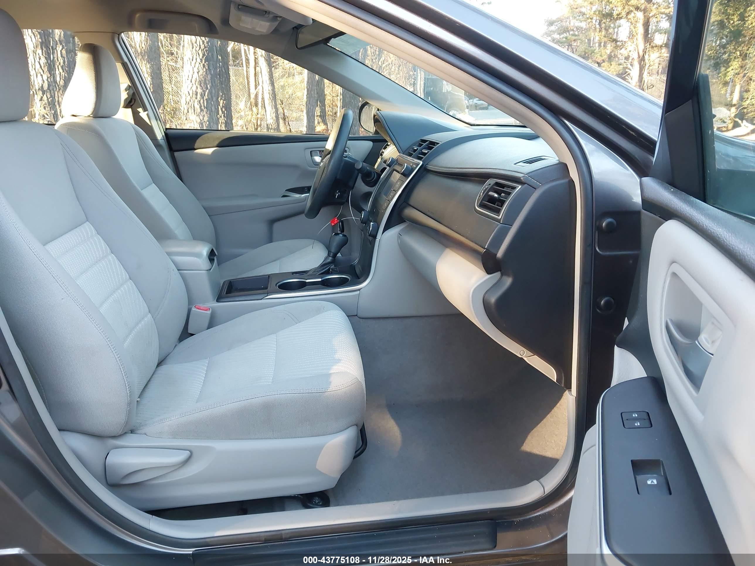 TOYOTA CAMRY image 5