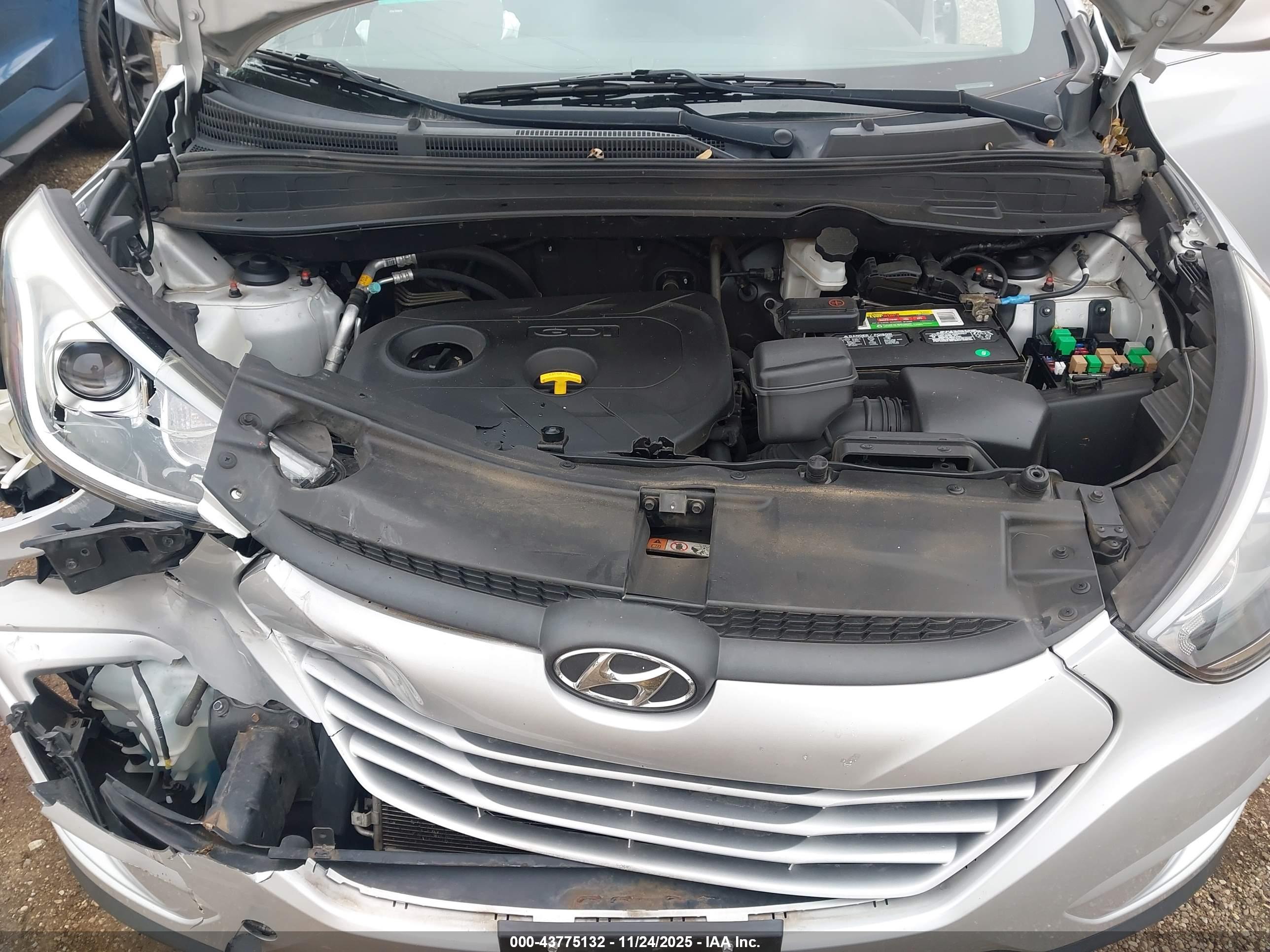 HYUNDAI TUCSON image 10