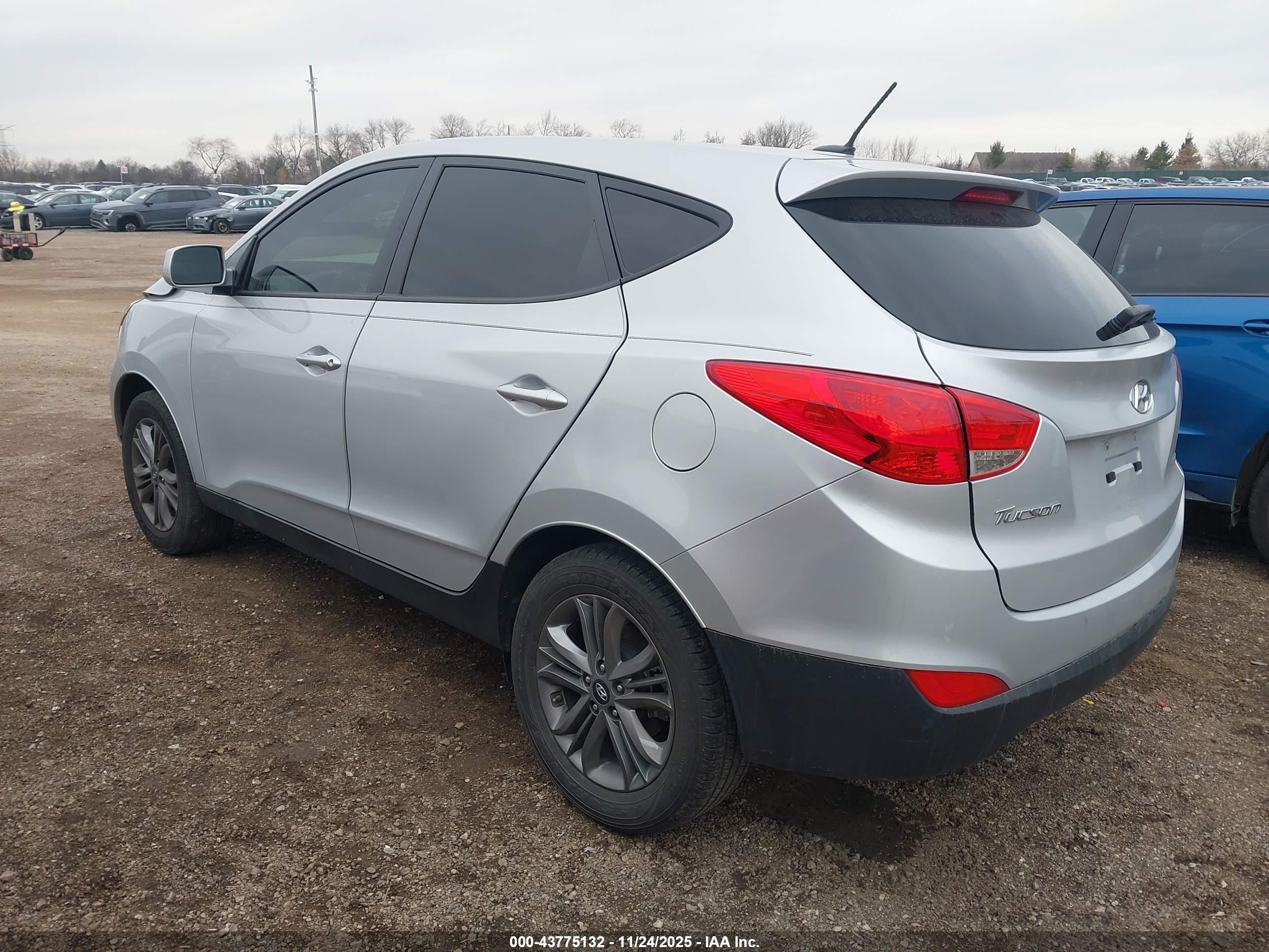 HYUNDAI TUCSON image 3