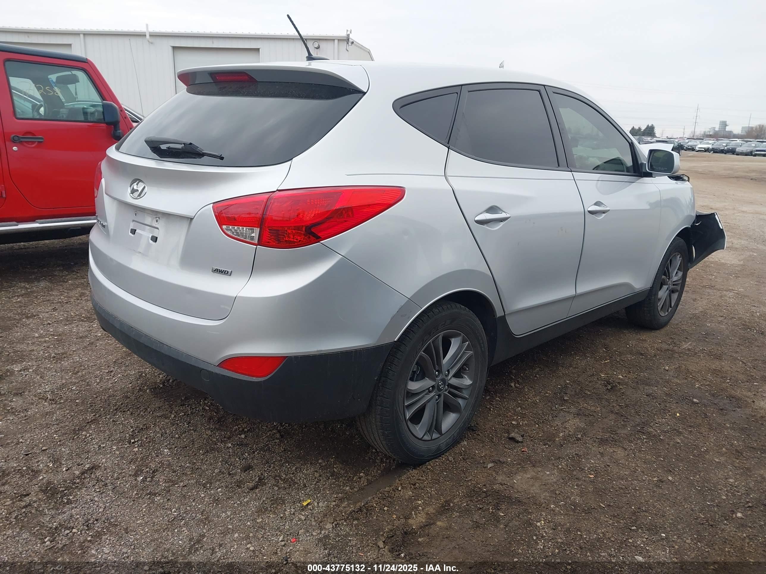 HYUNDAI TUCSON image 4
