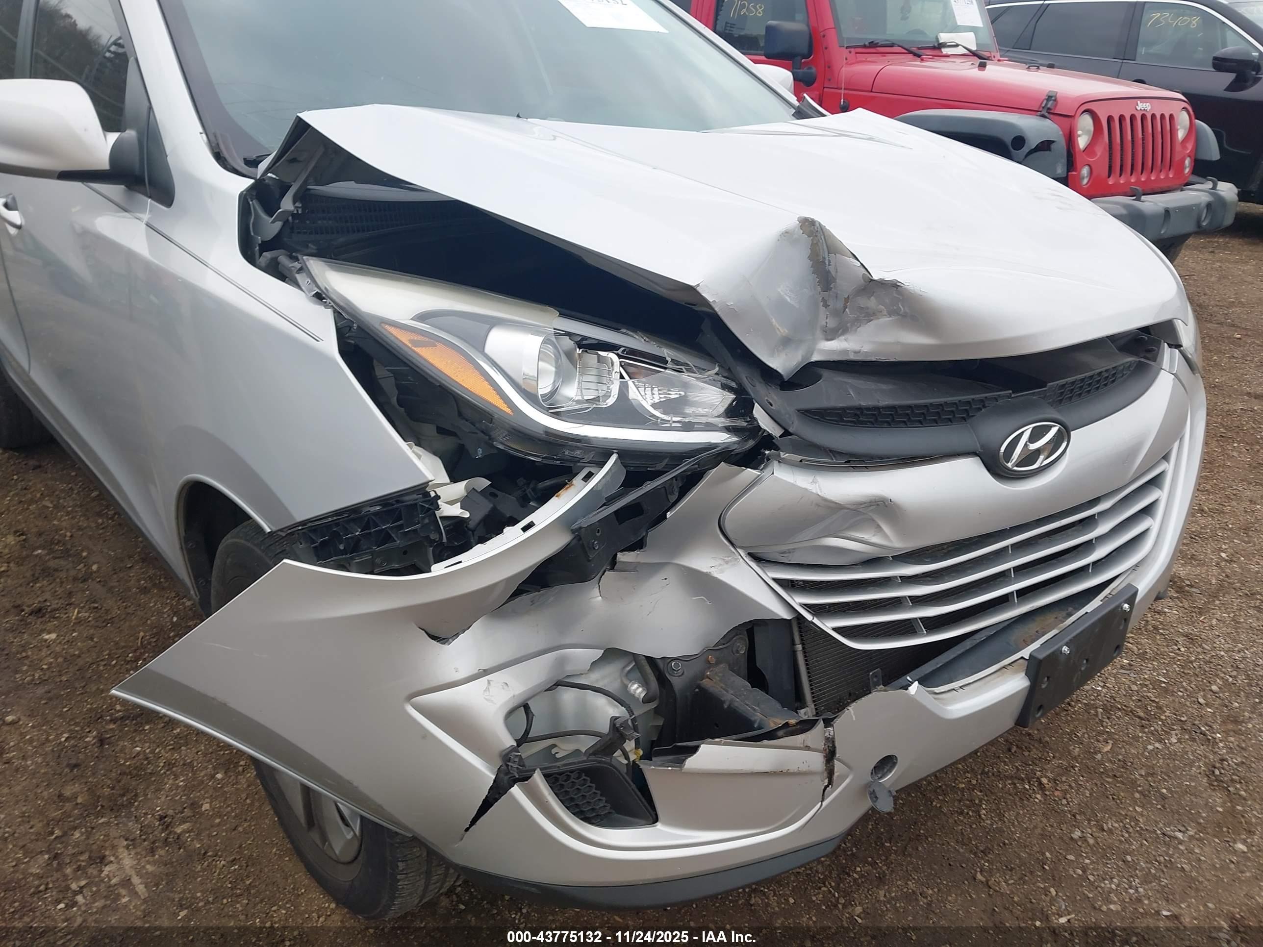HYUNDAI TUCSON image 6