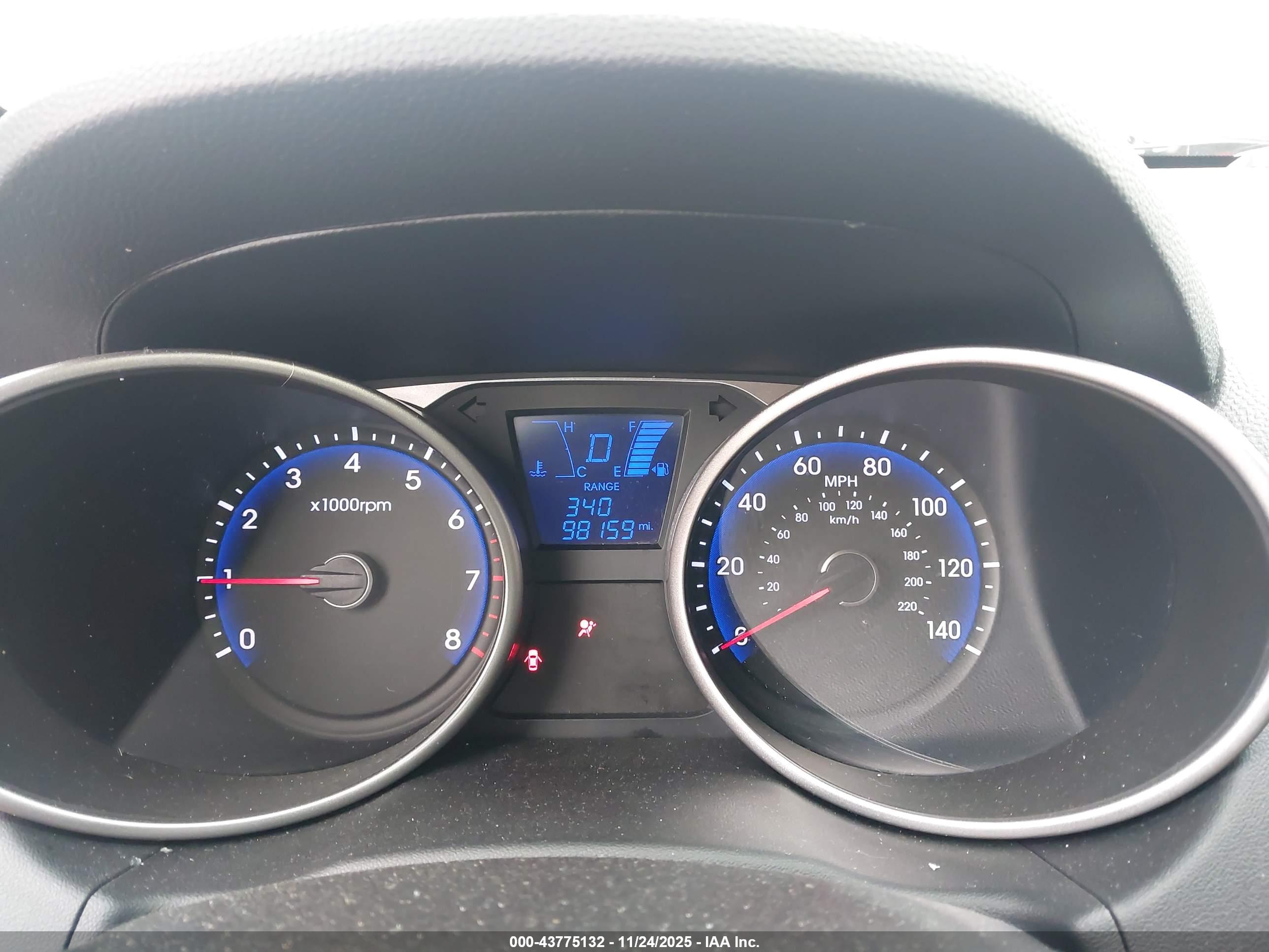 HYUNDAI TUCSON image 7