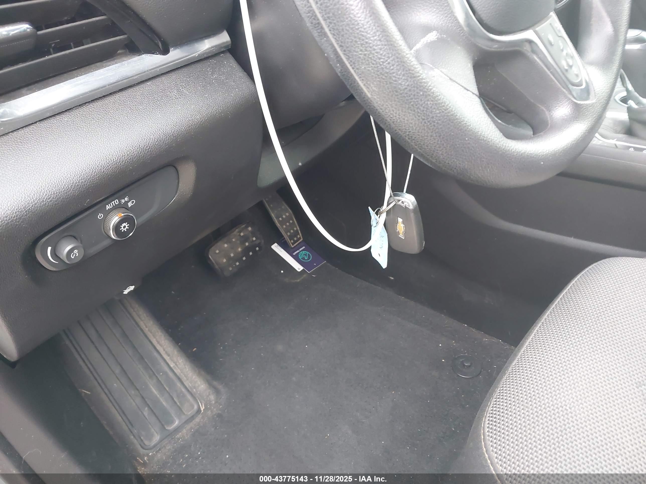 CHEVROLET TRAVERSE image 11