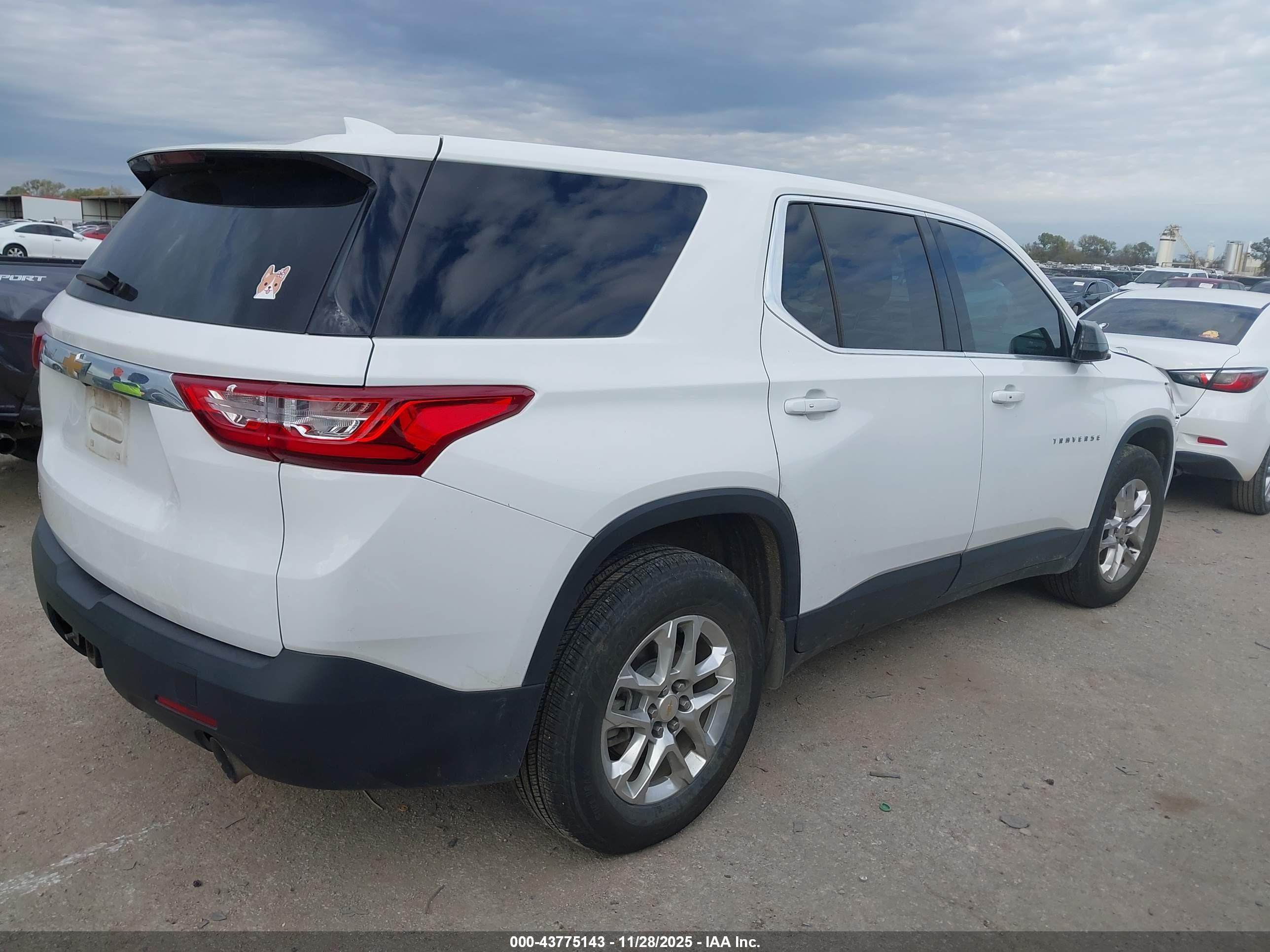 CHEVROLET TRAVERSE image 4