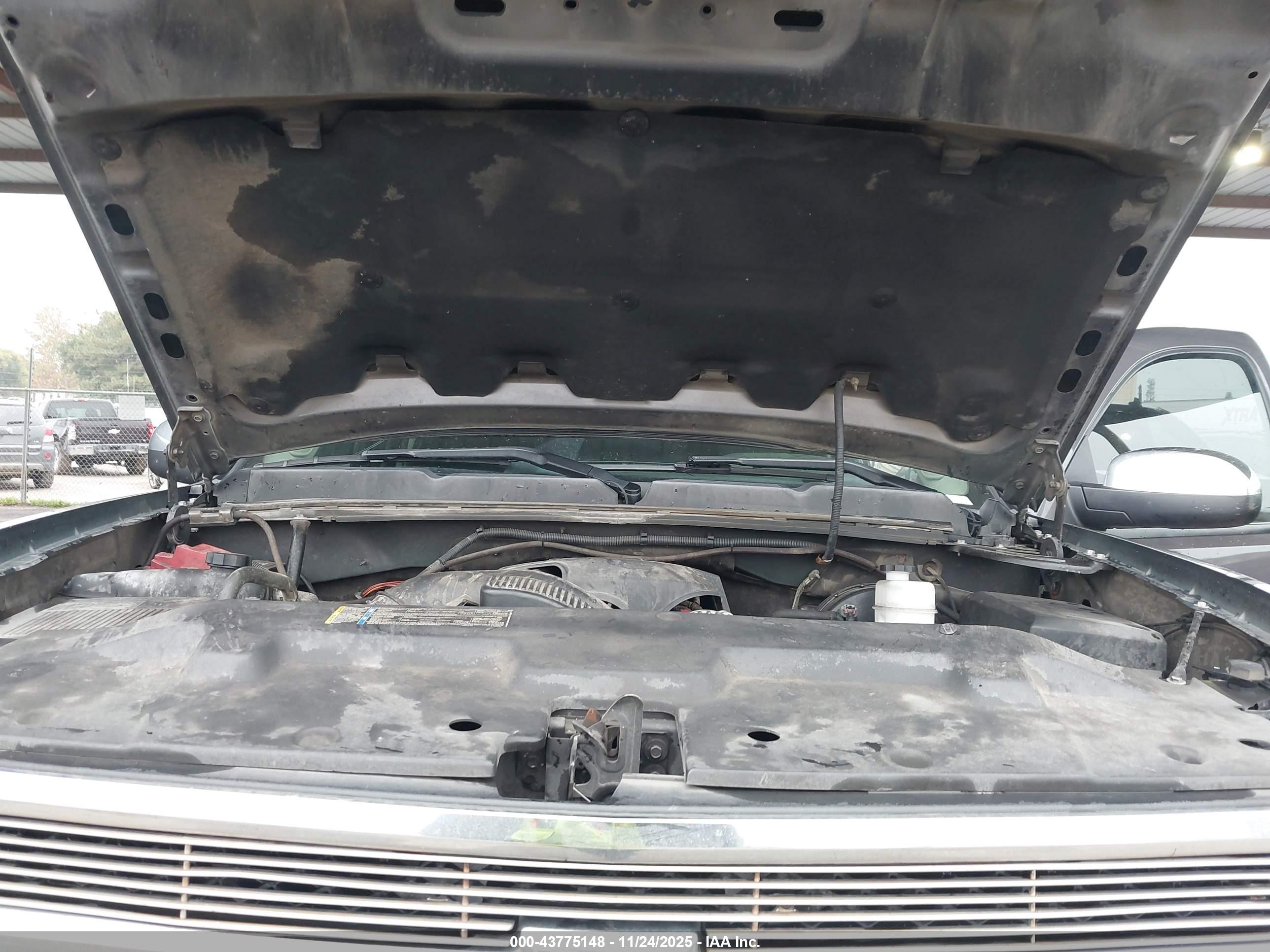 CHEVROLET SILVERADO image 10