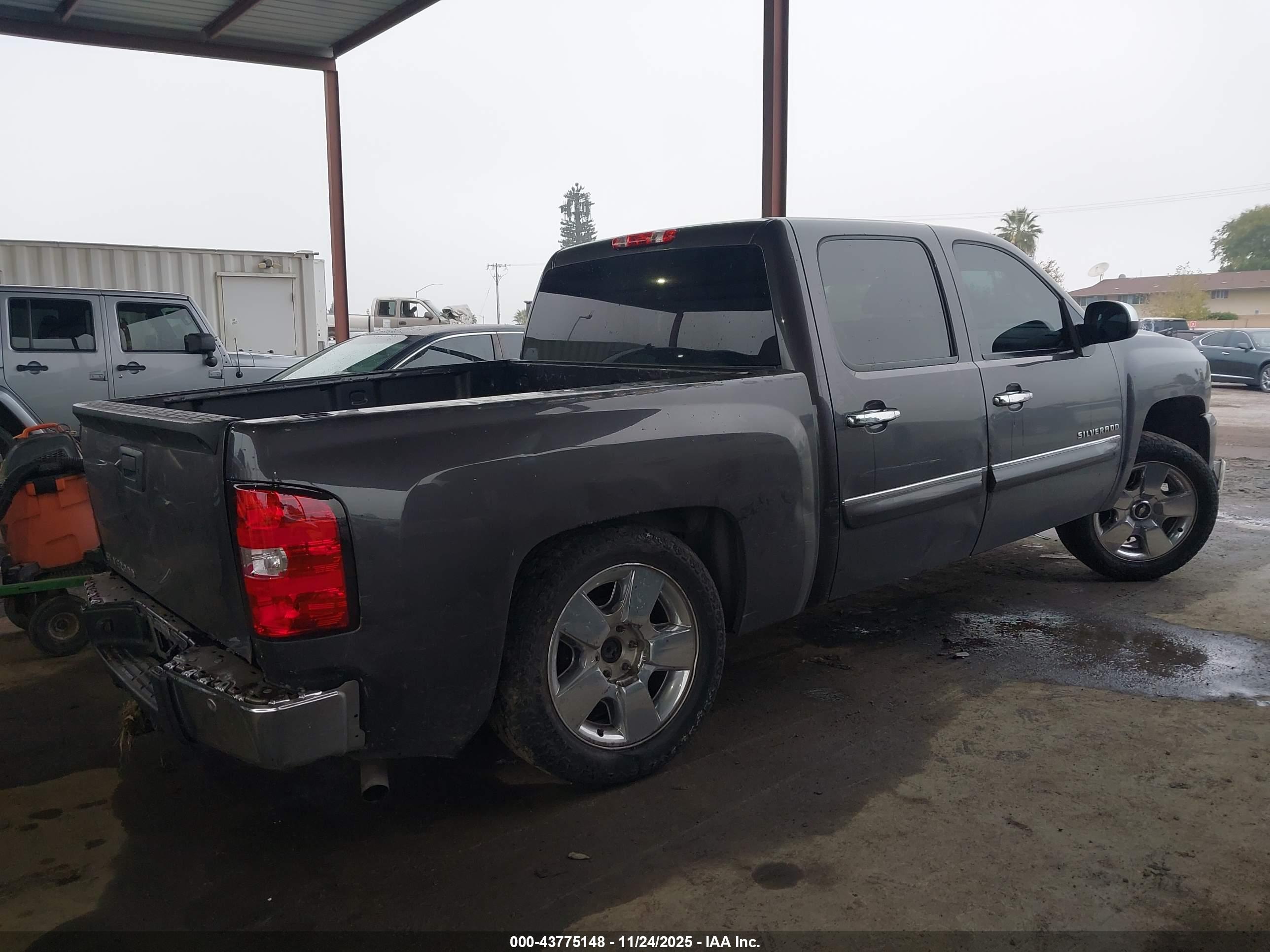 CHEVROLET SILVERADO image 4