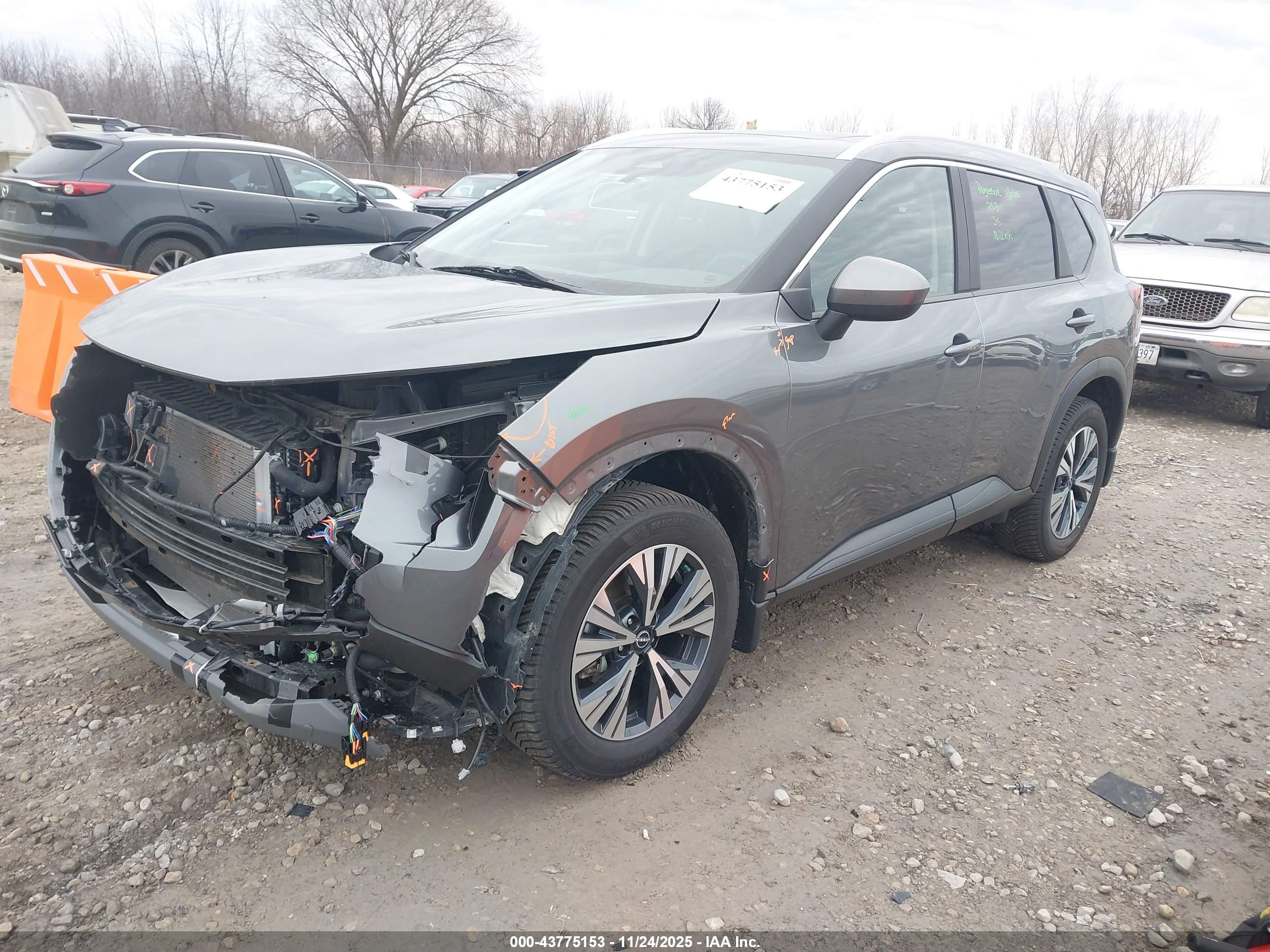 NISSAN ROGUE image 2