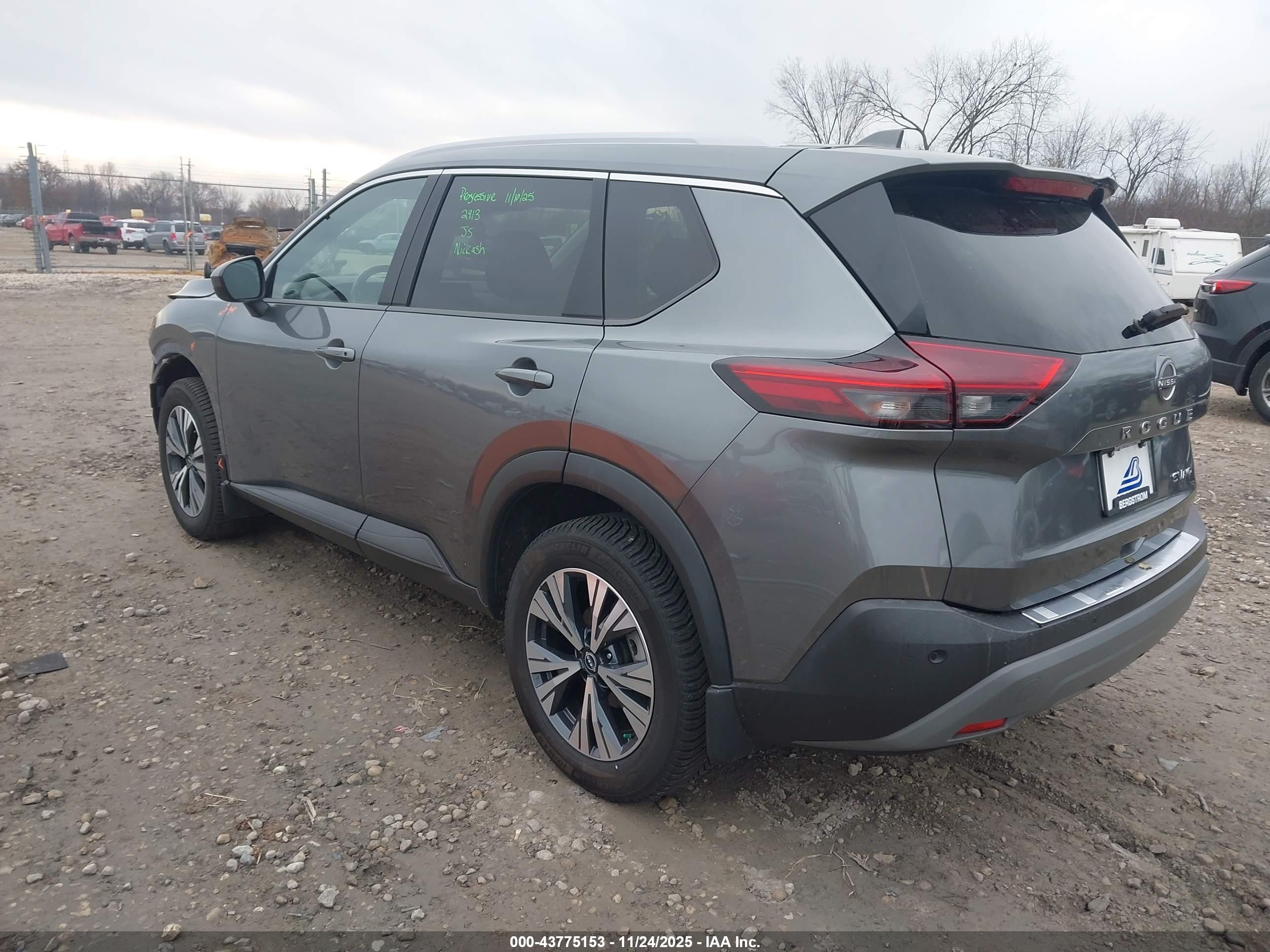 NISSAN ROGUE image 3