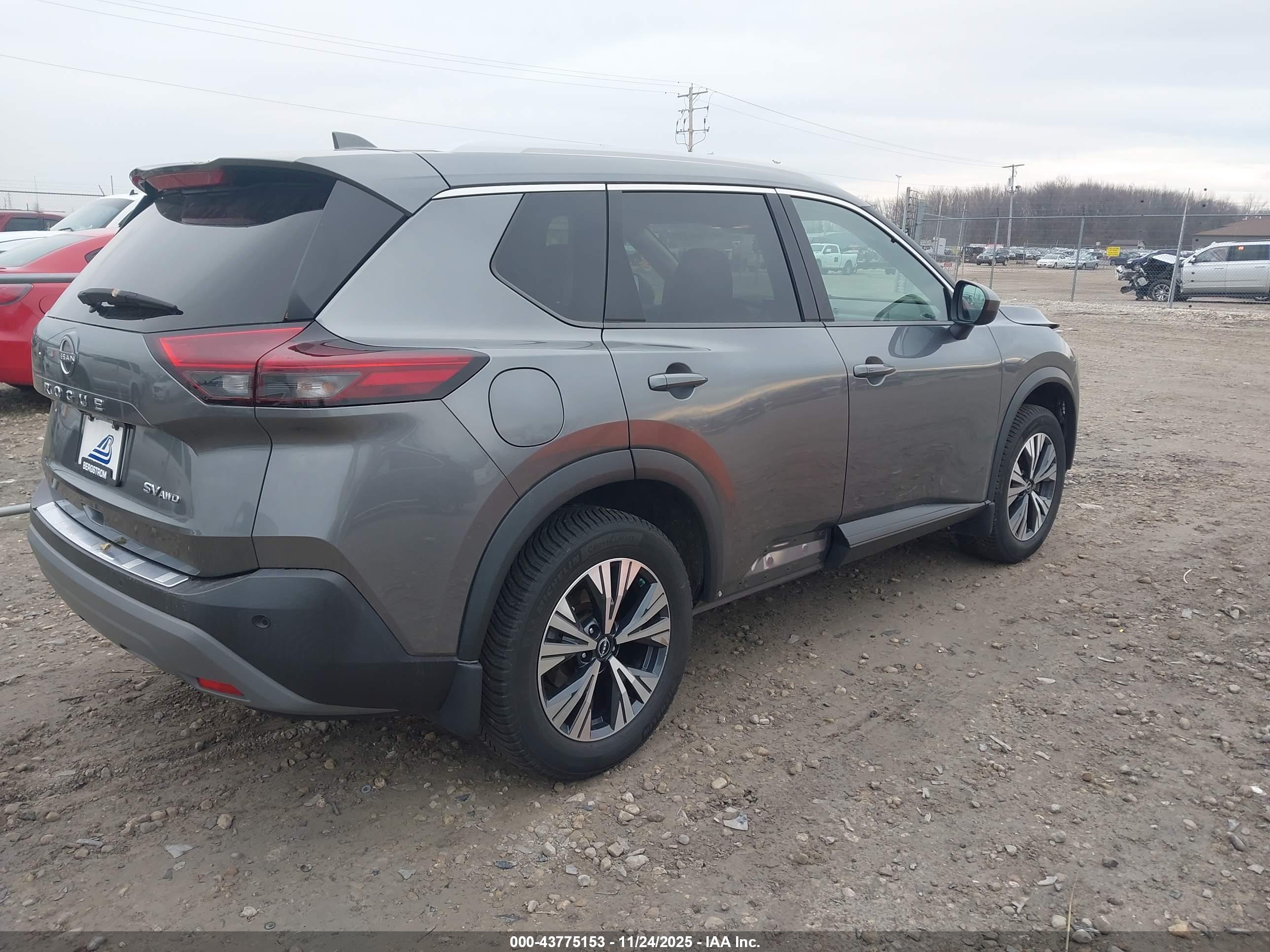 NISSAN ROGUE image 4