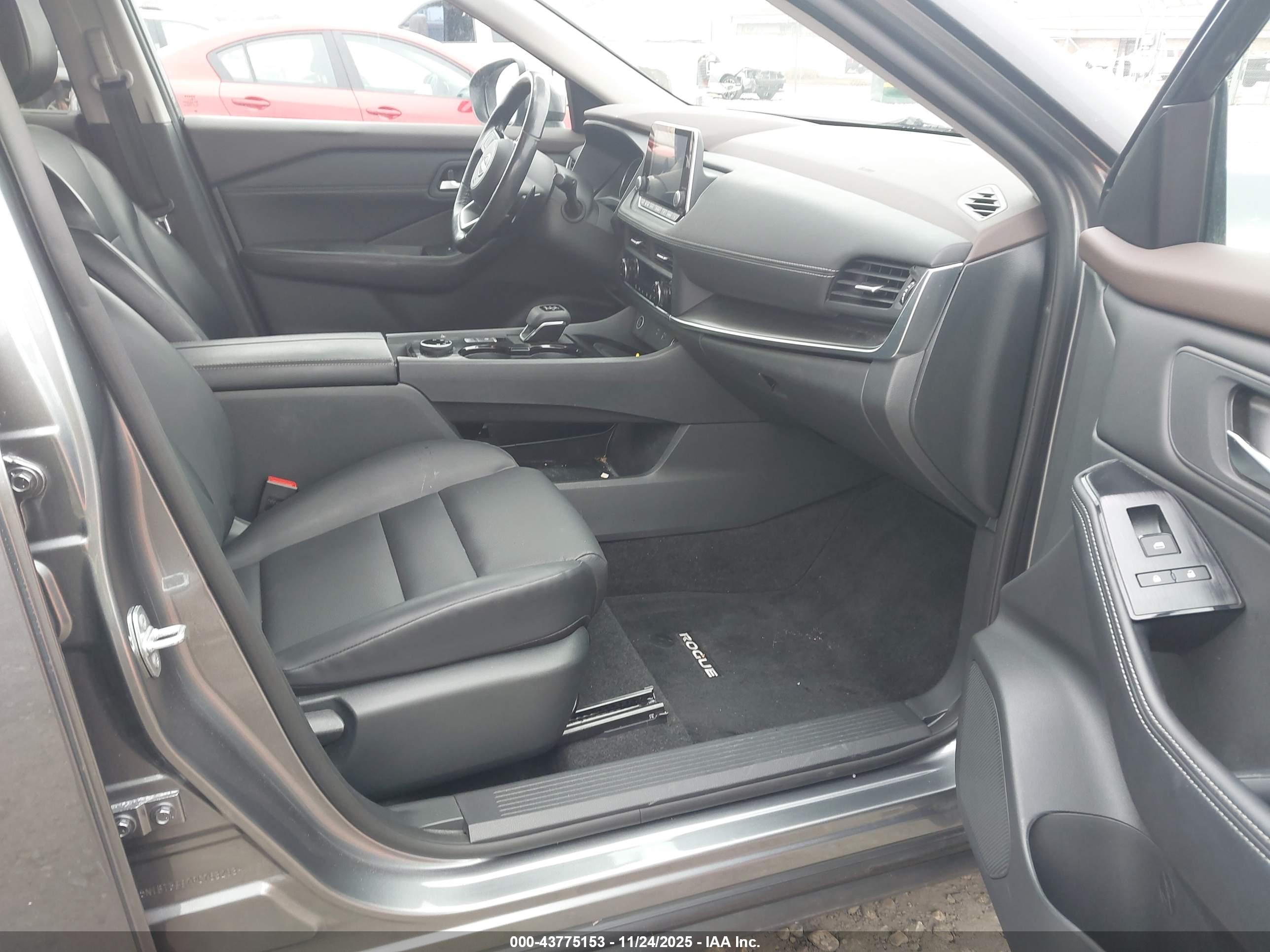 NISSAN ROGUE image 5