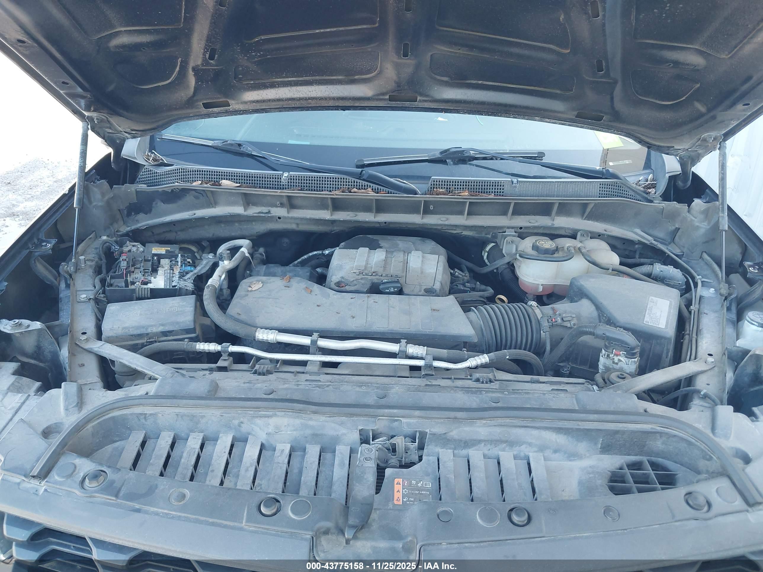 CHEVROLET SILVERADO image 10