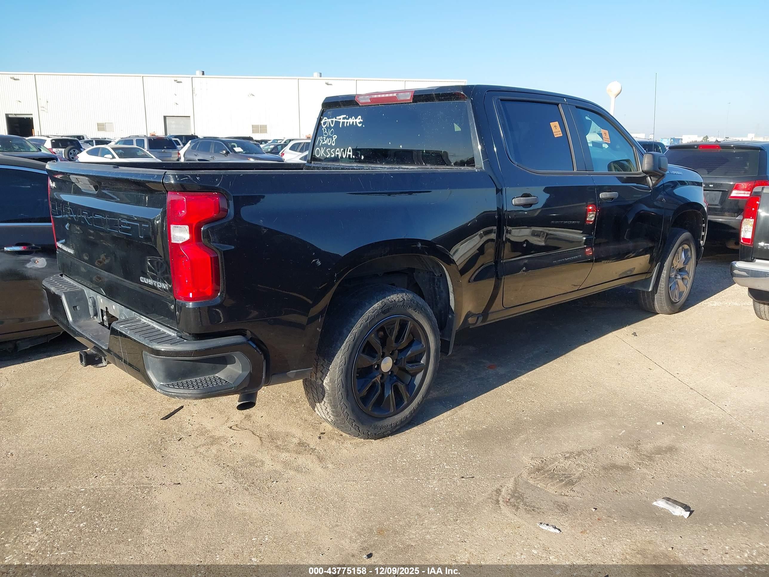 CHEVROLET SILVERADO image 4