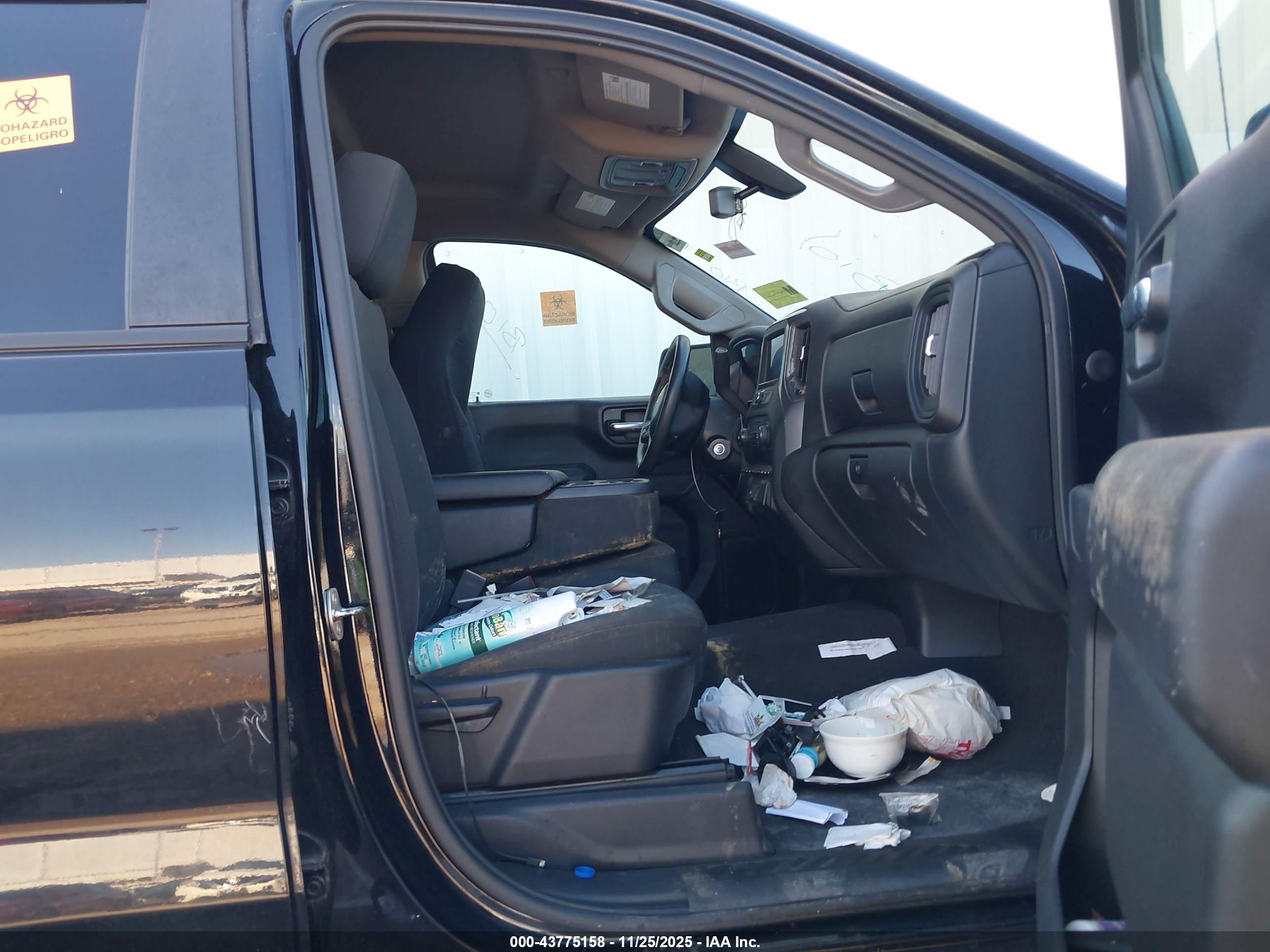 CHEVROLET SILVERADO image 5