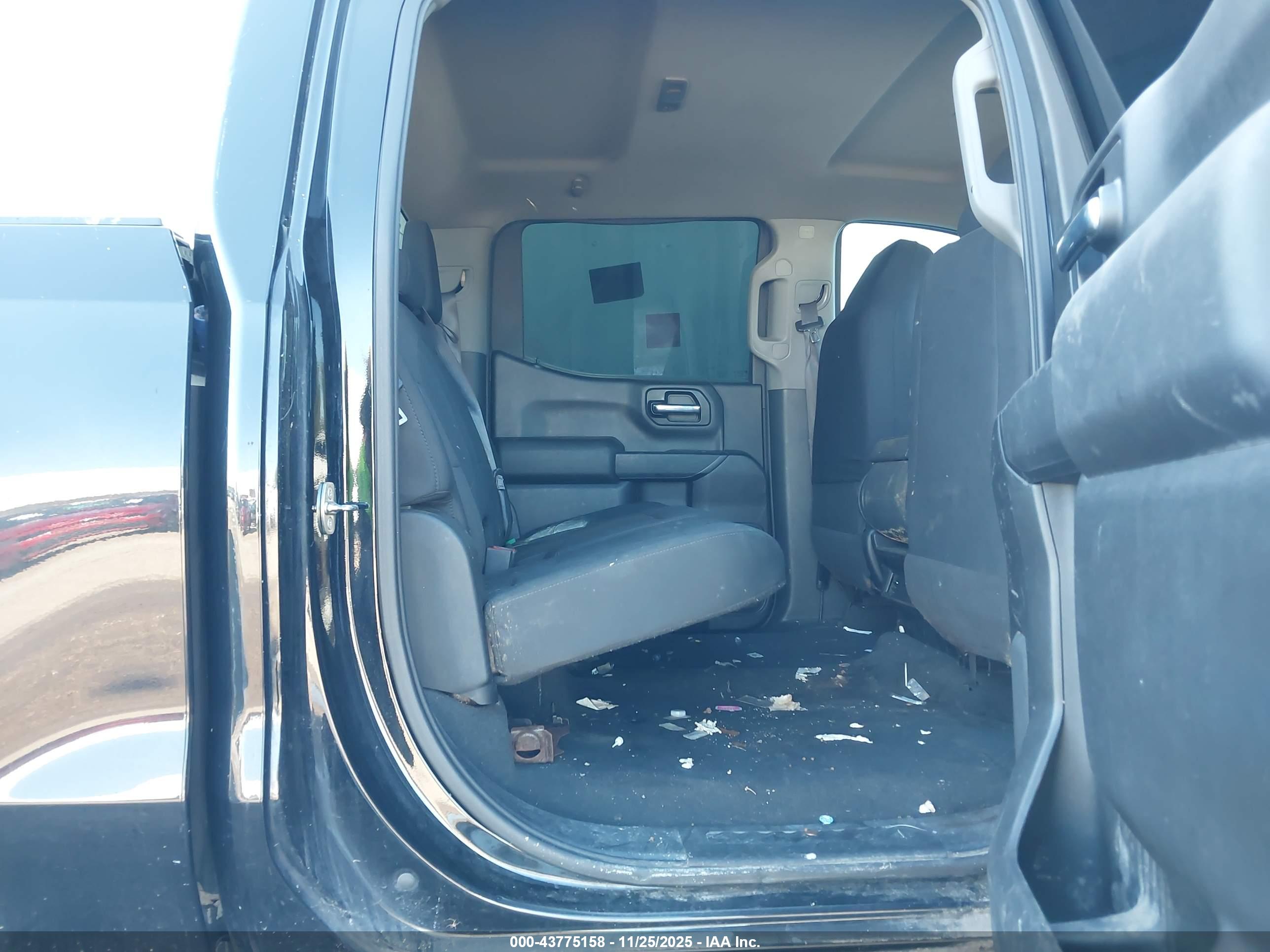 CHEVROLET SILVERADO image 8