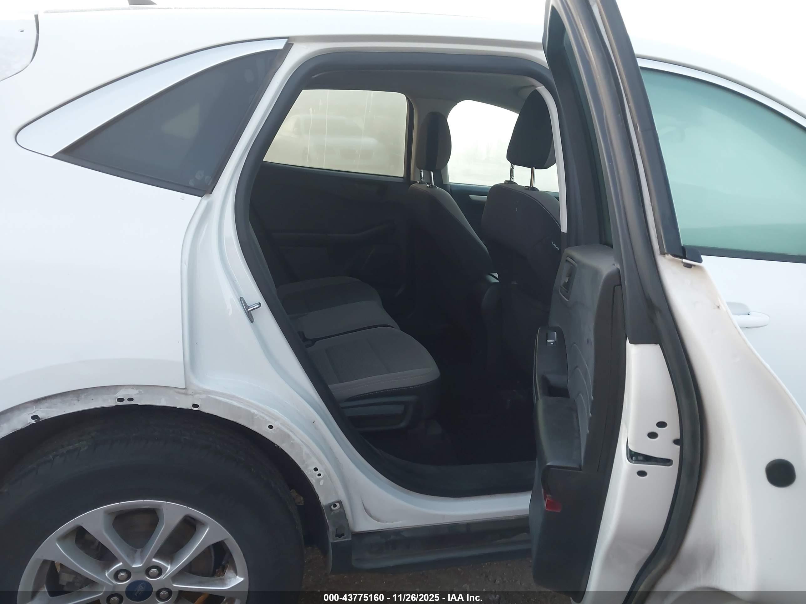FORD ESCAPE image 8