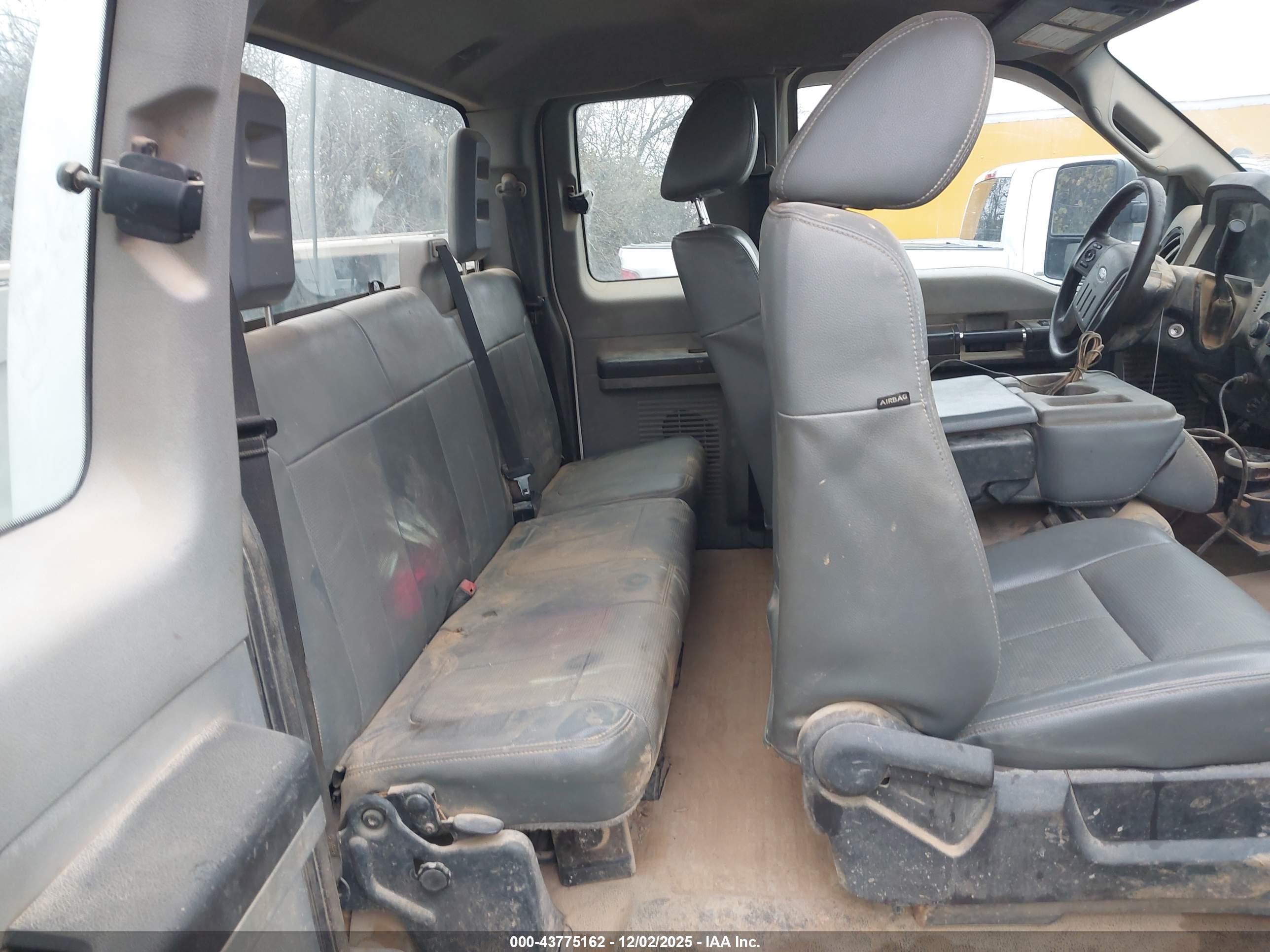 FORD F-350 image 8