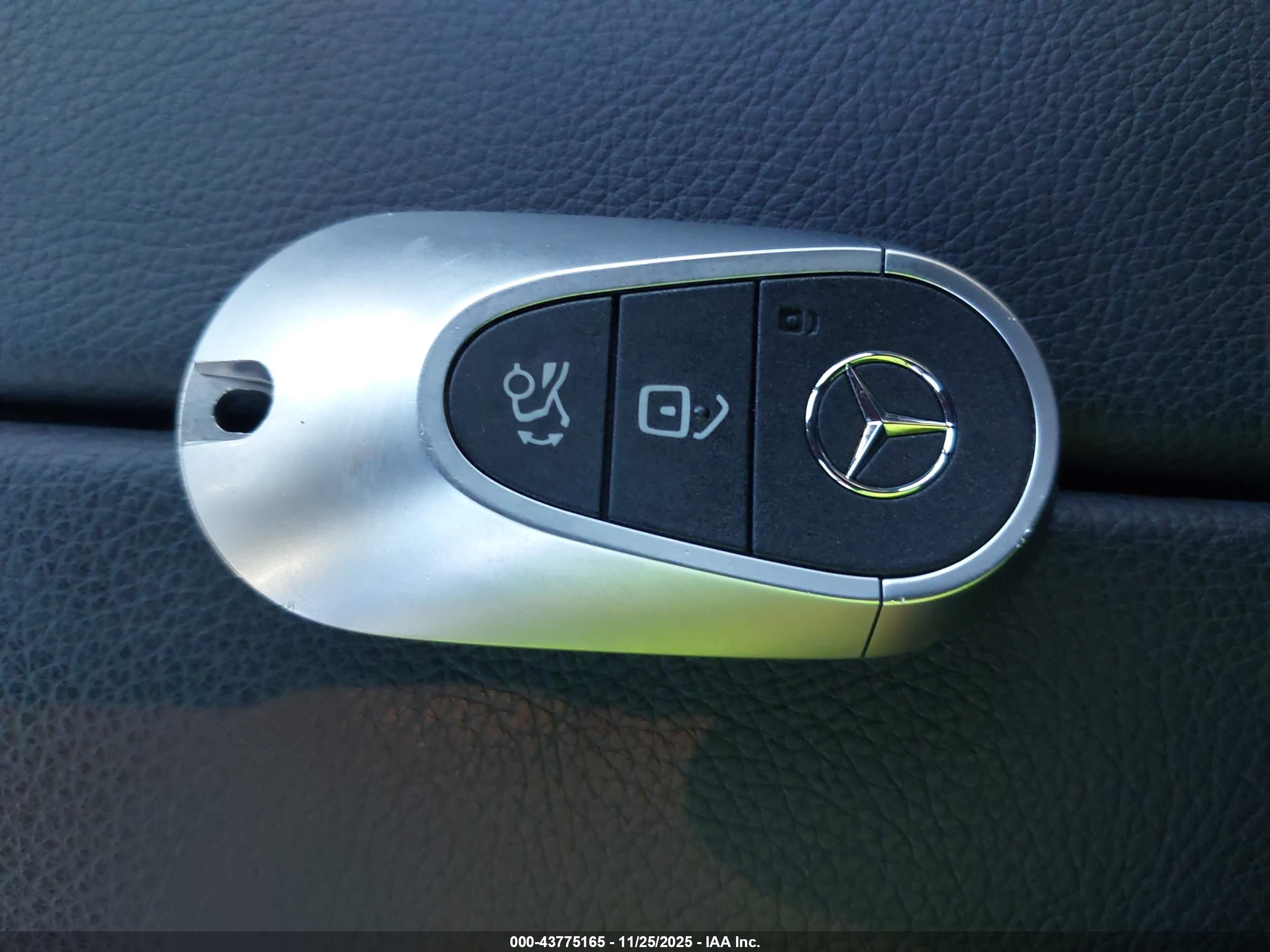 MERCEDES-BENZ C image 11