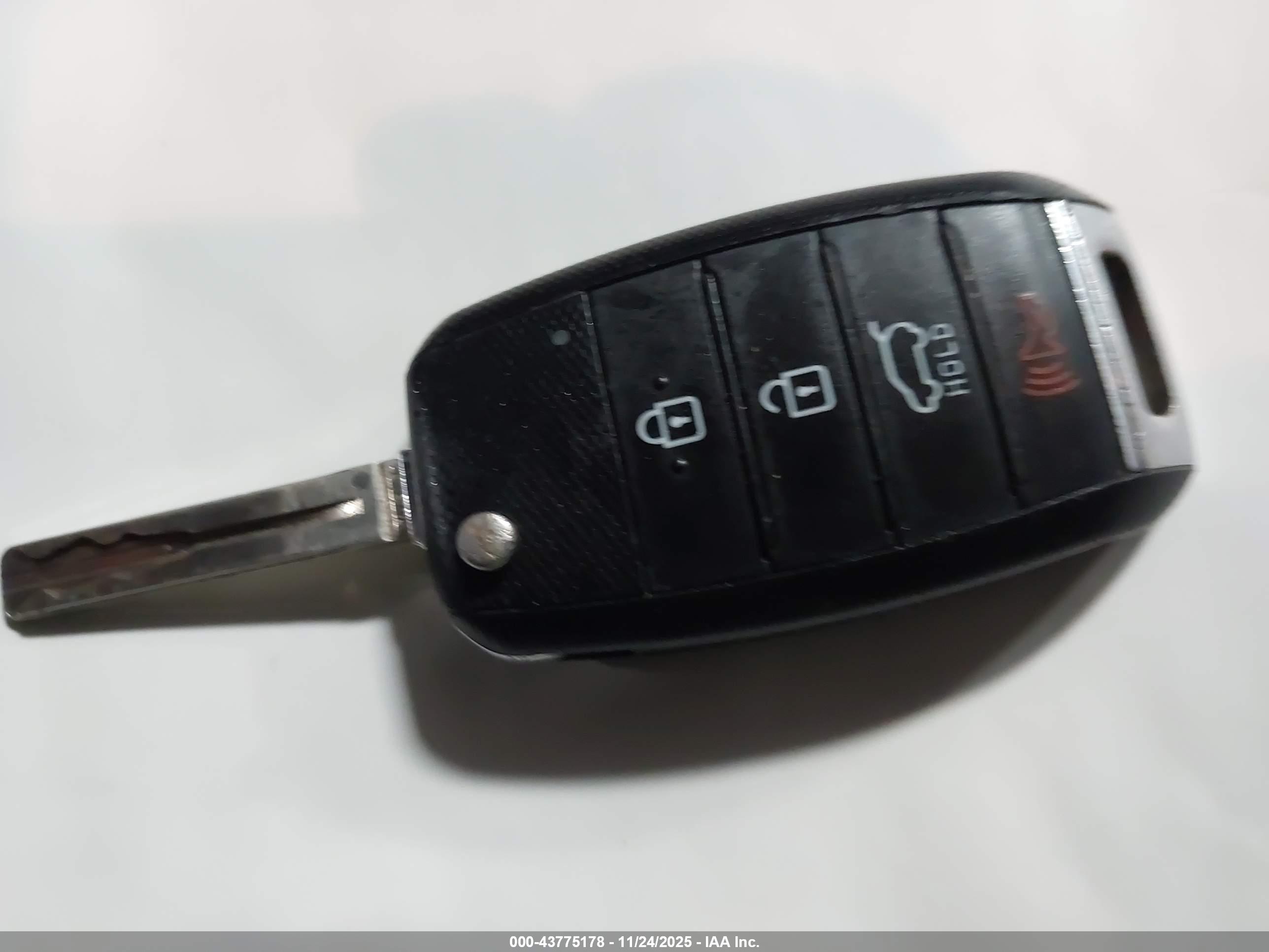 KIA SPORTAGE image 11