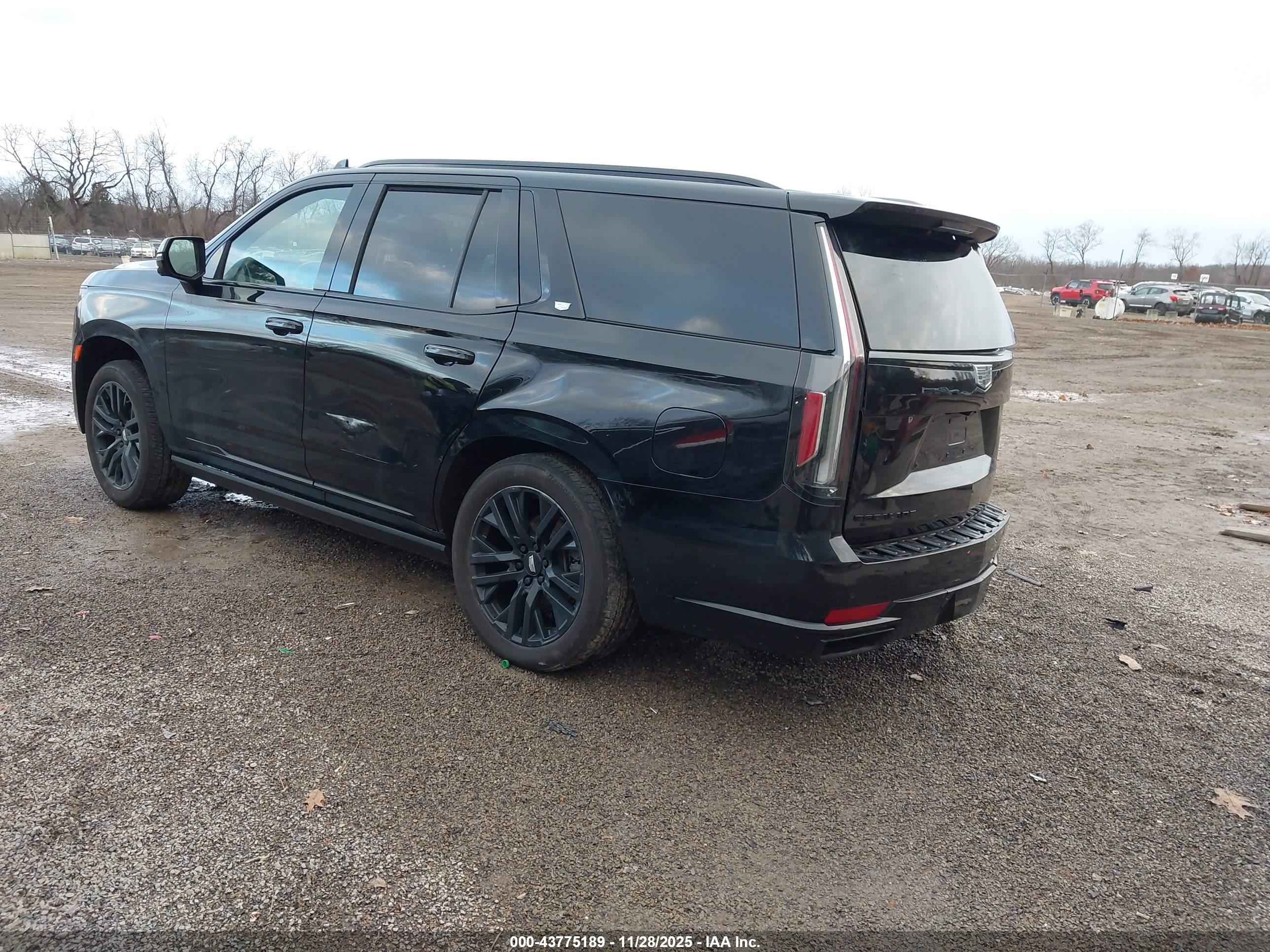 CADILLAC ESCALADE image 3