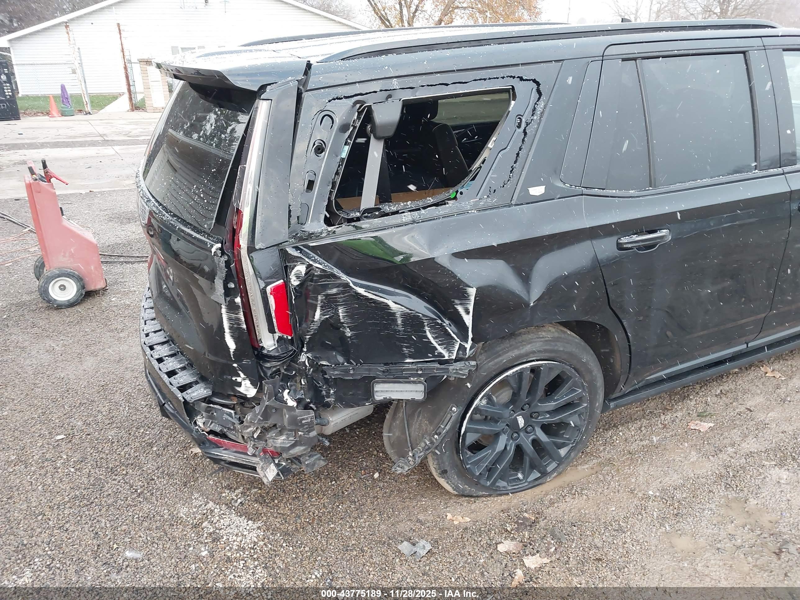 CADILLAC ESCALADE image 6