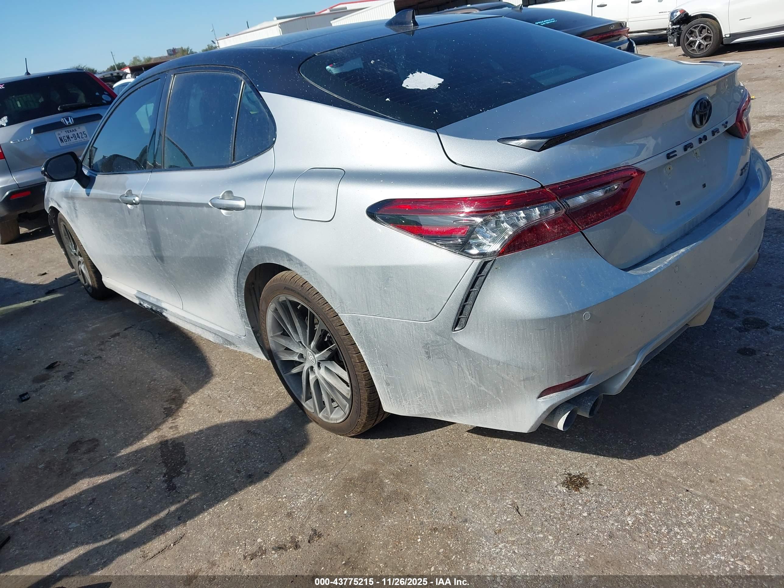 TOYOTA CAMRY image 3