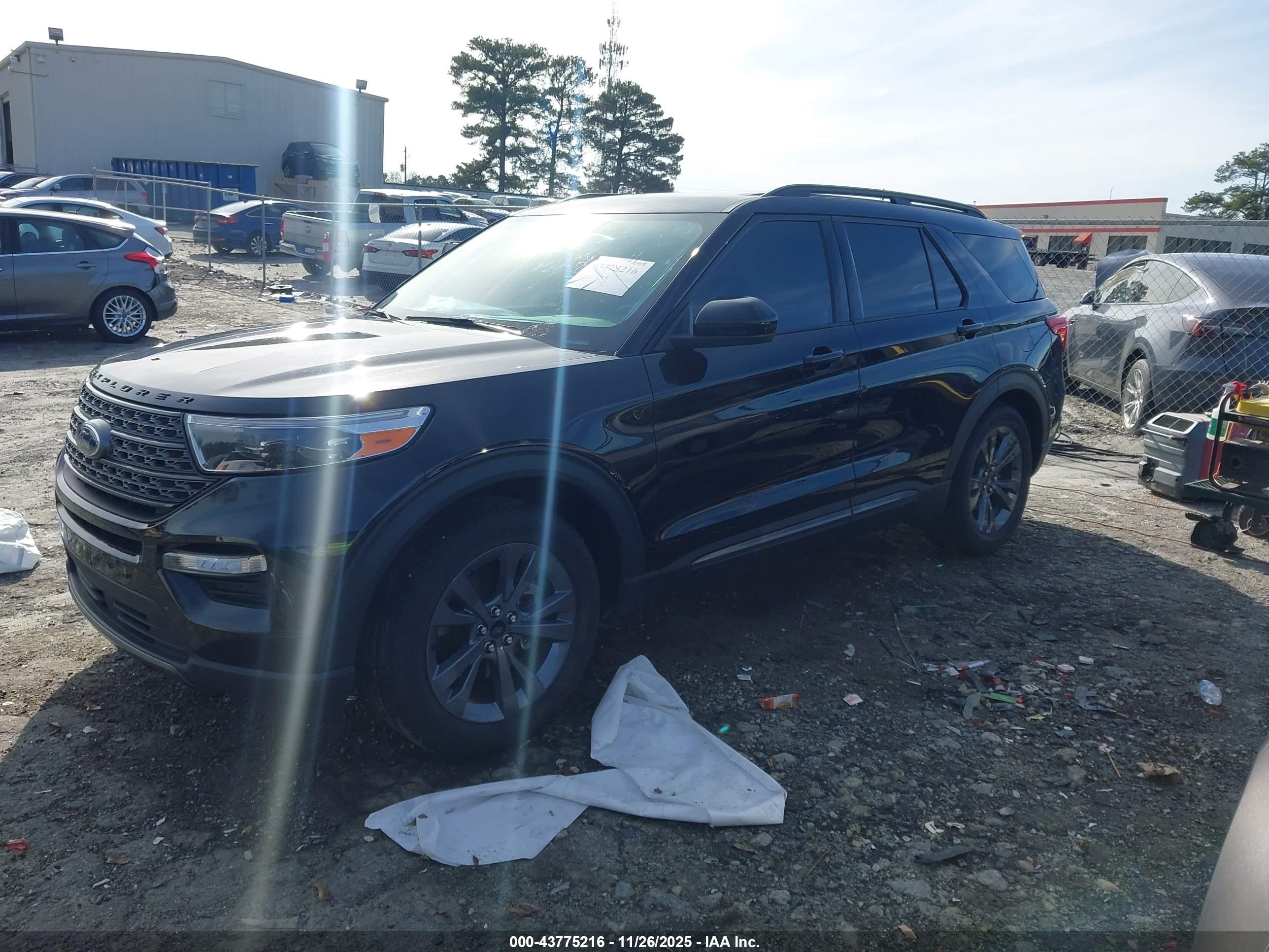 FORD EXPLORER image 2