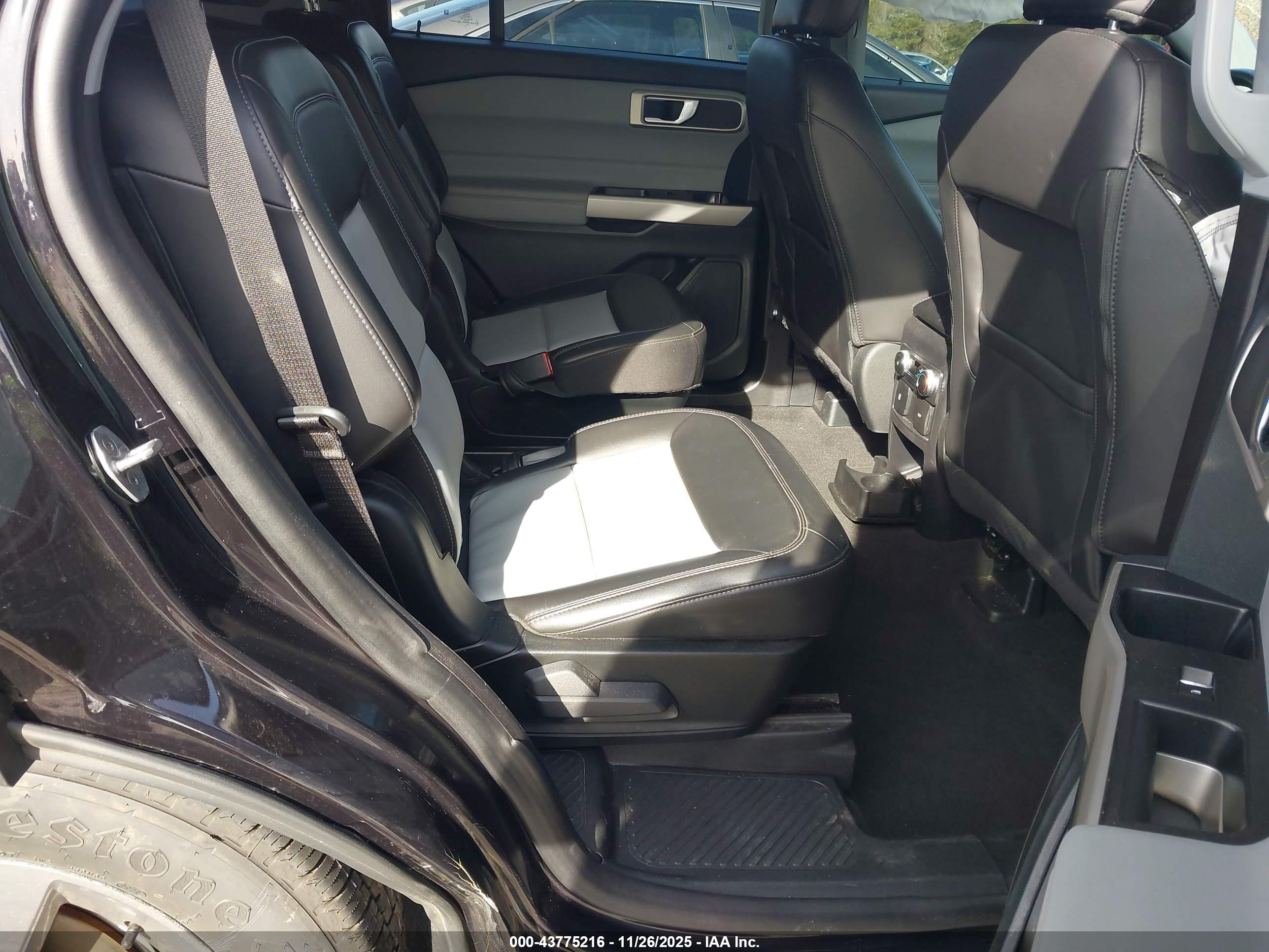 FORD EXPLORER image 8