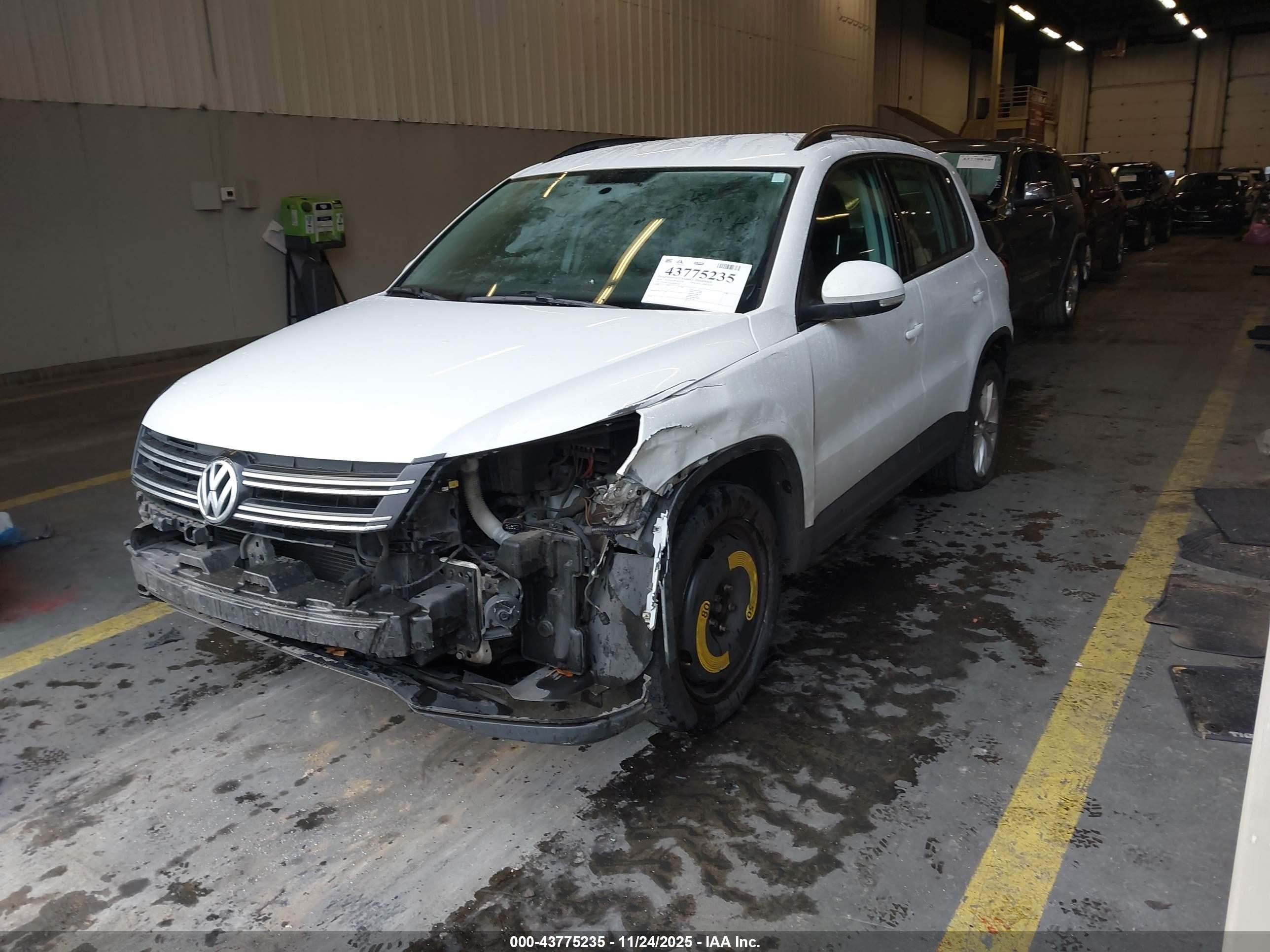 VOLKSWAGEN TIGUAN image 2