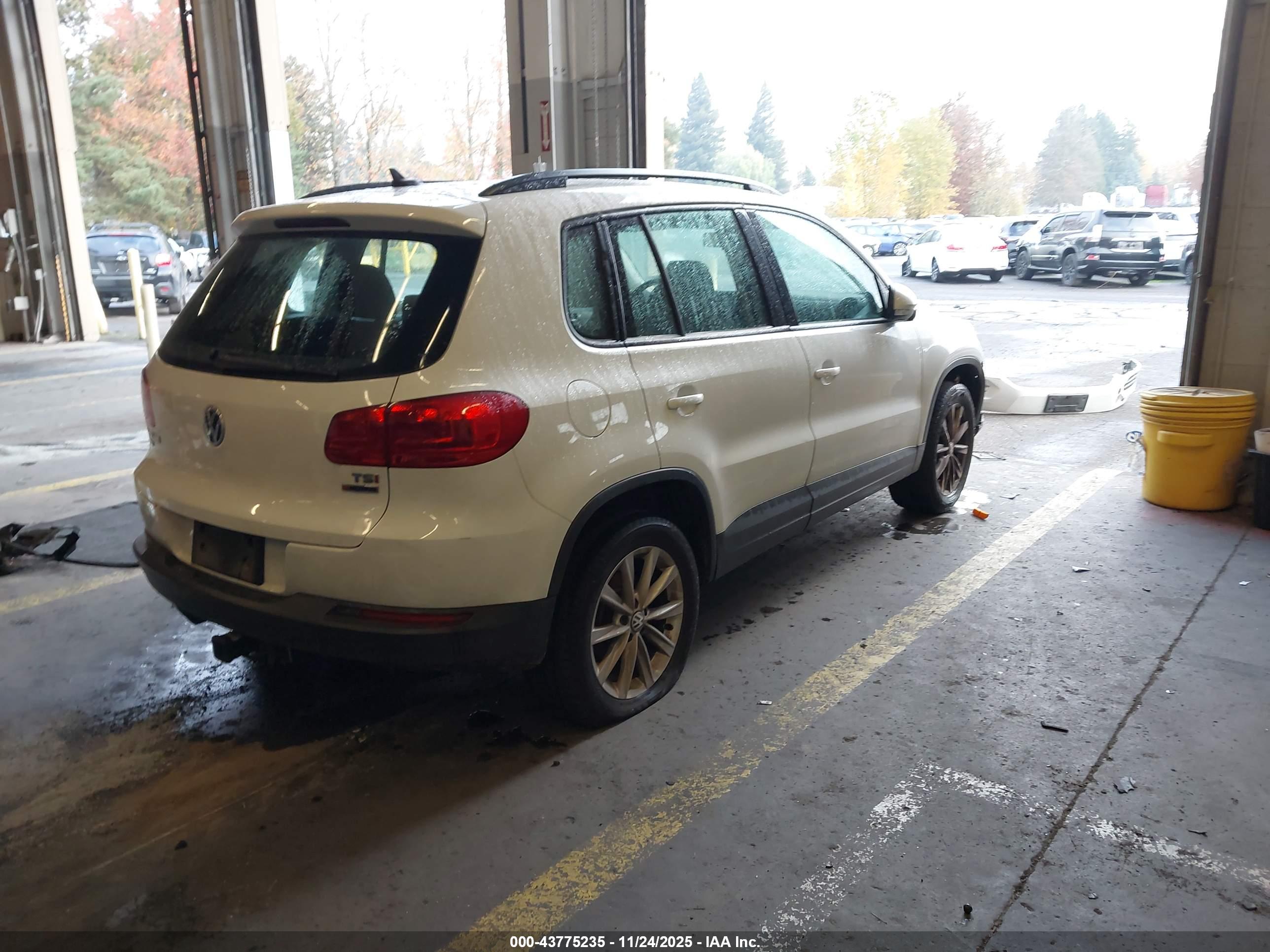 VOLKSWAGEN TIGUAN image 4