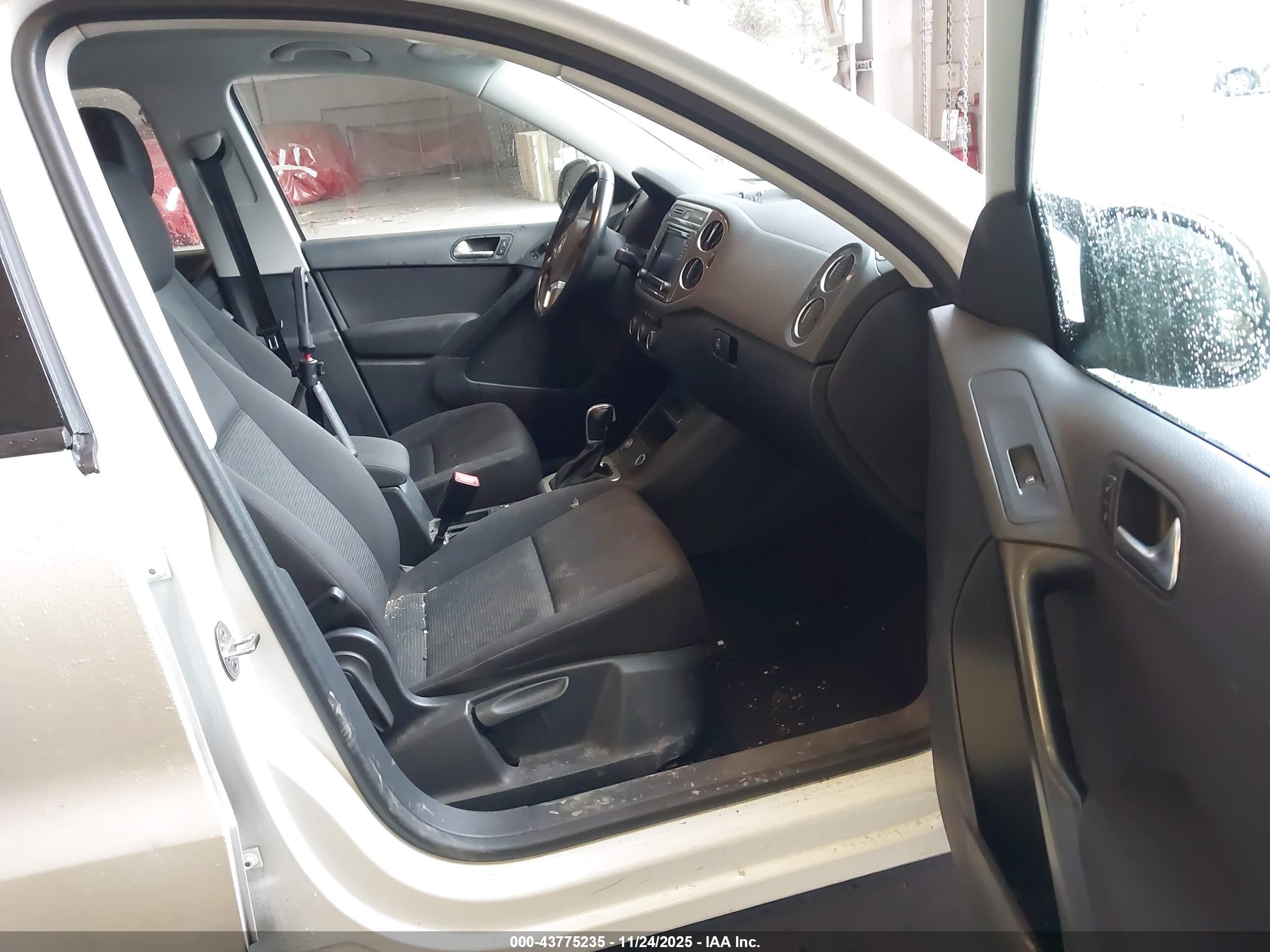 VOLKSWAGEN TIGUAN image 5