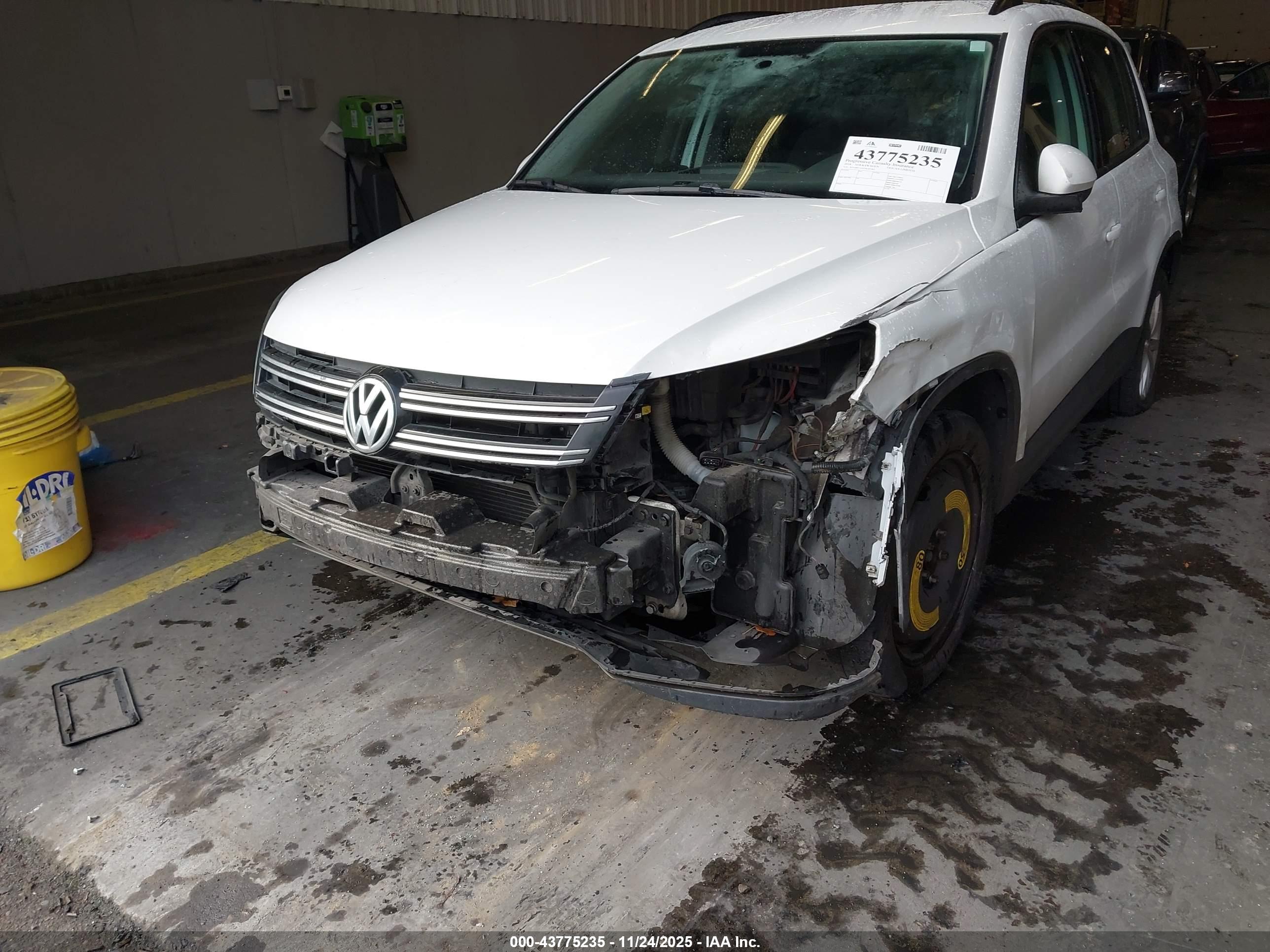 VOLKSWAGEN TIGUAN image 6