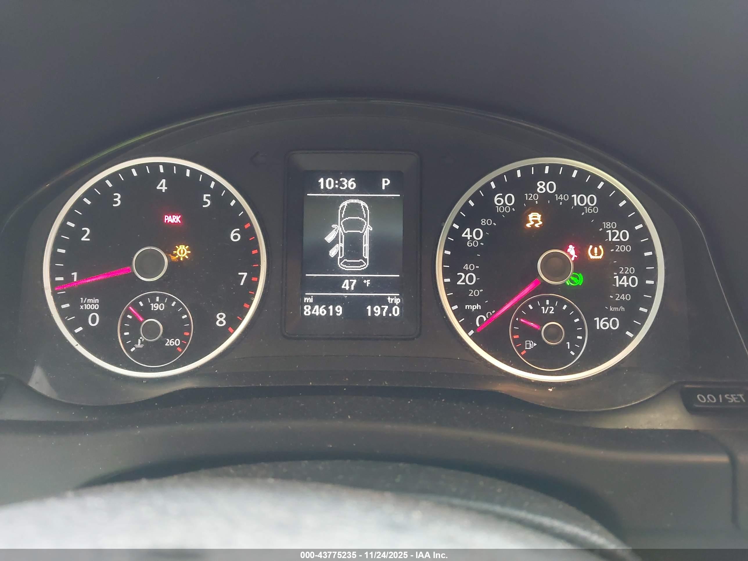 VOLKSWAGEN TIGUAN image 7