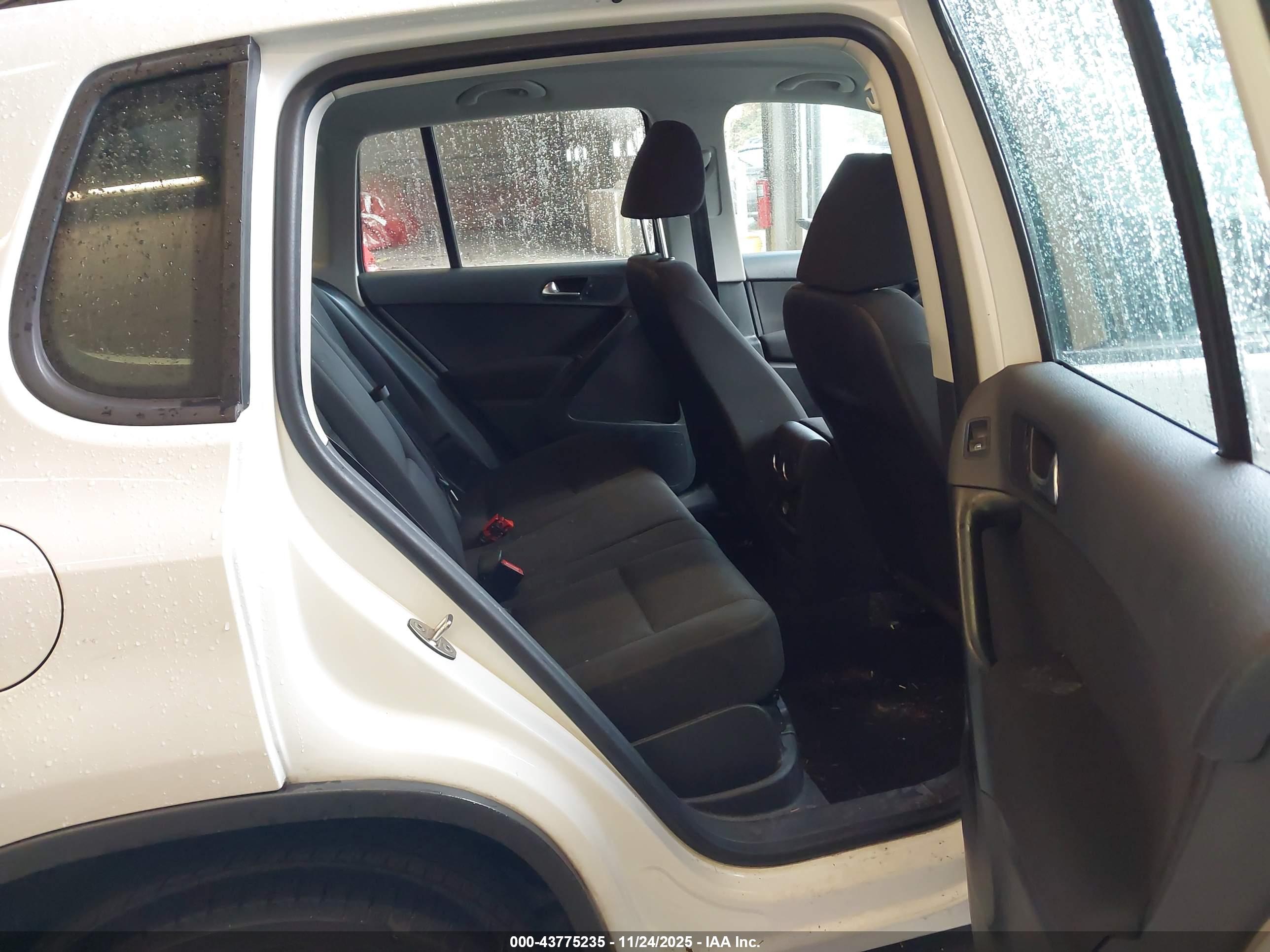 VOLKSWAGEN TIGUAN image 8