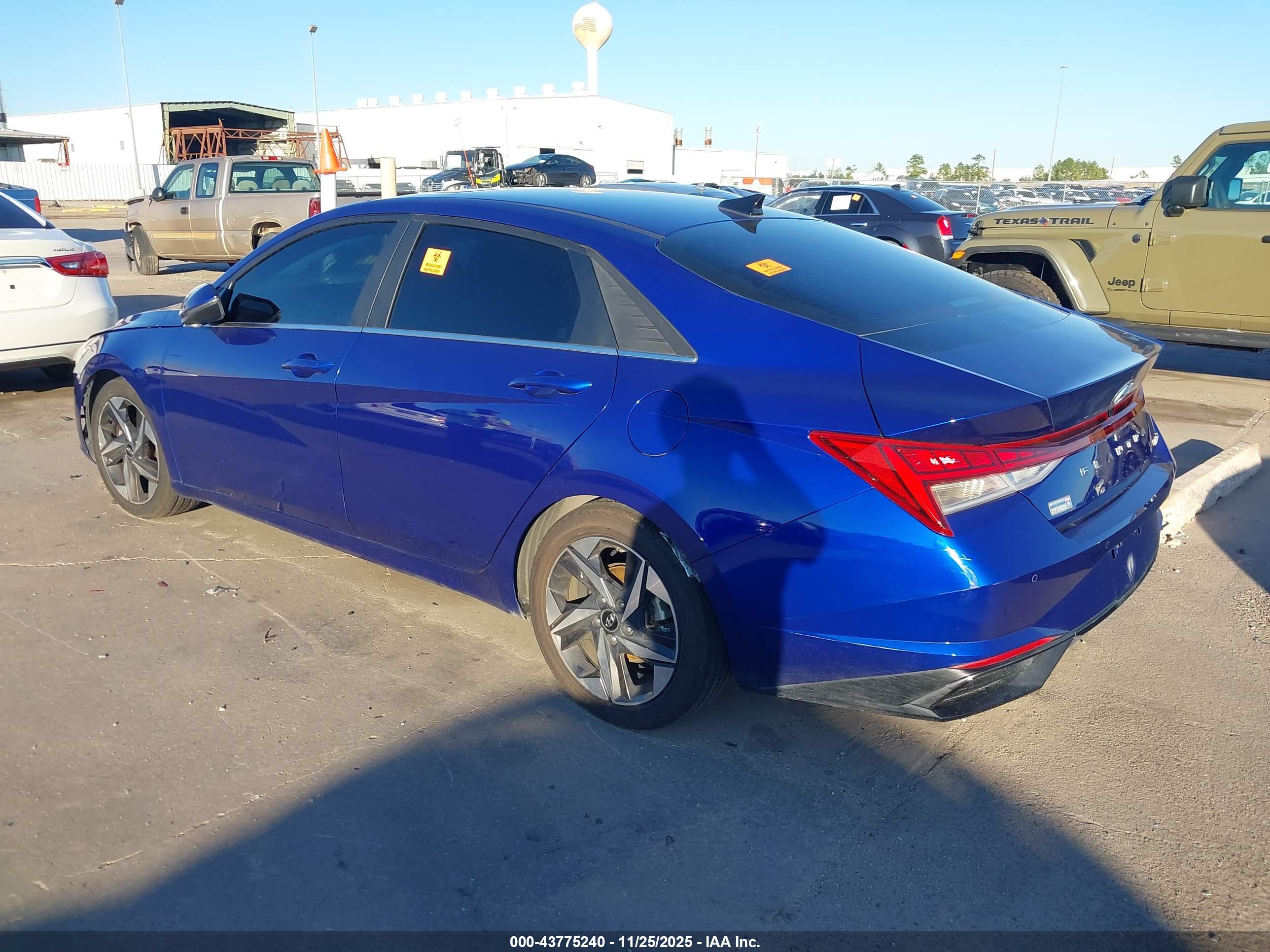HYUNDAI ELANTRA image 3