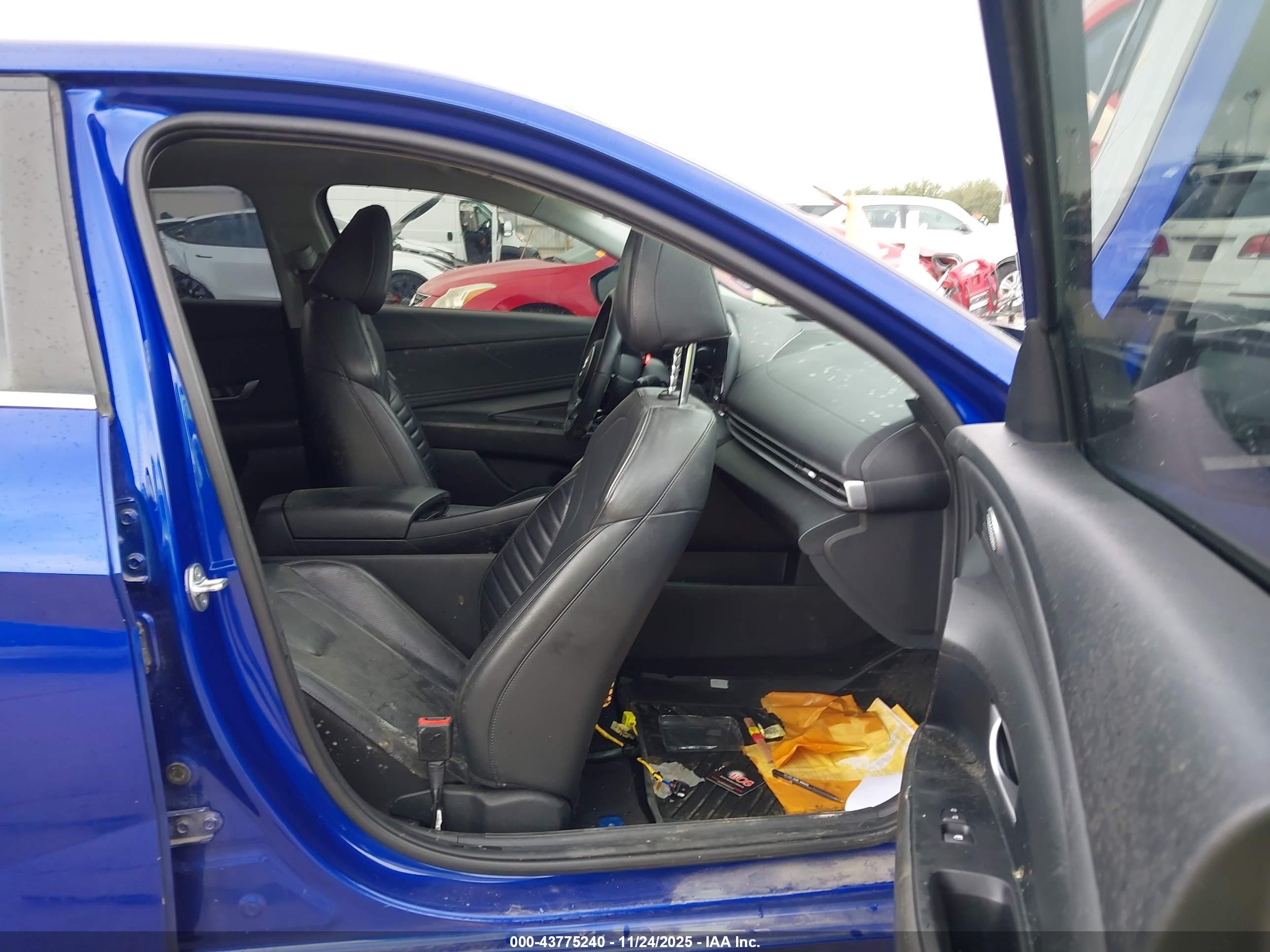 HYUNDAI ELANTRA image 5