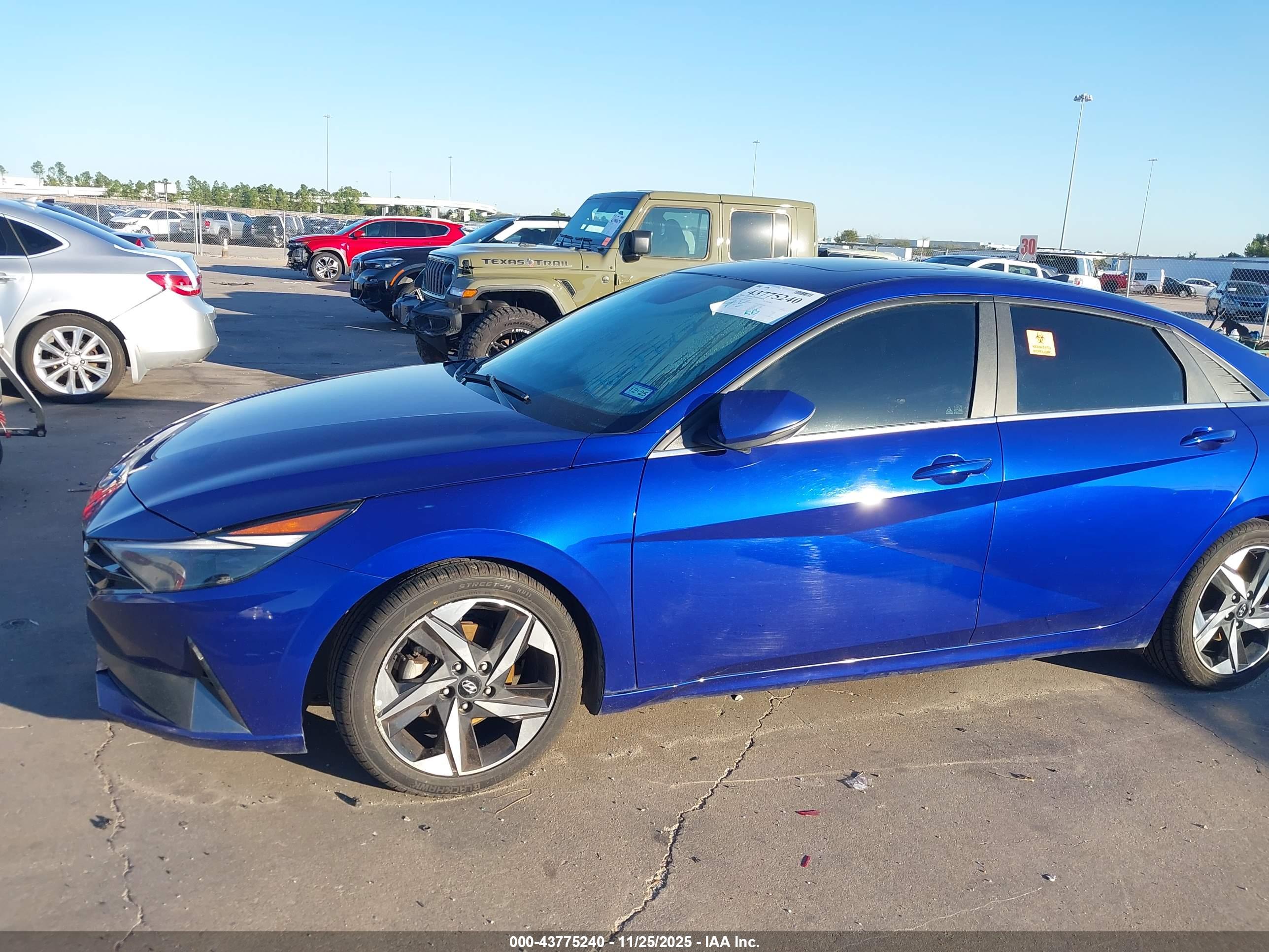 HYUNDAI ELANTRA image 6