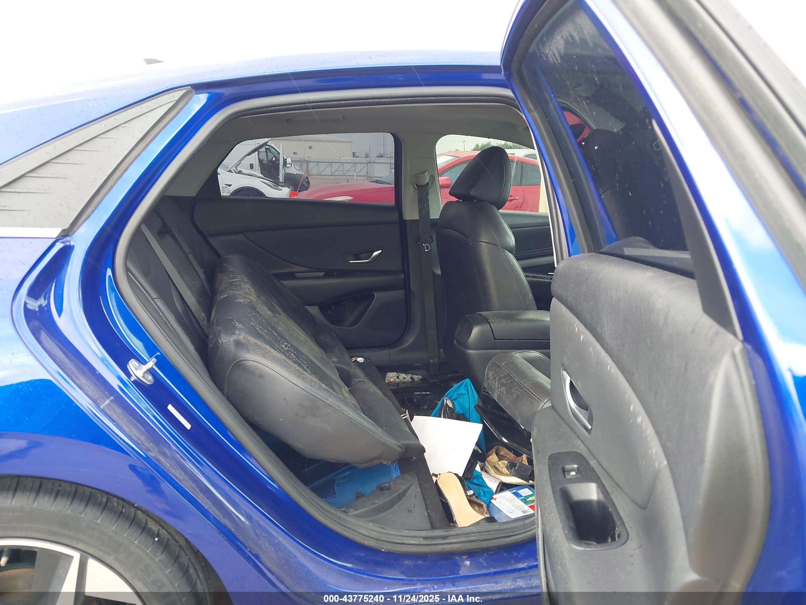 HYUNDAI ELANTRA image 8