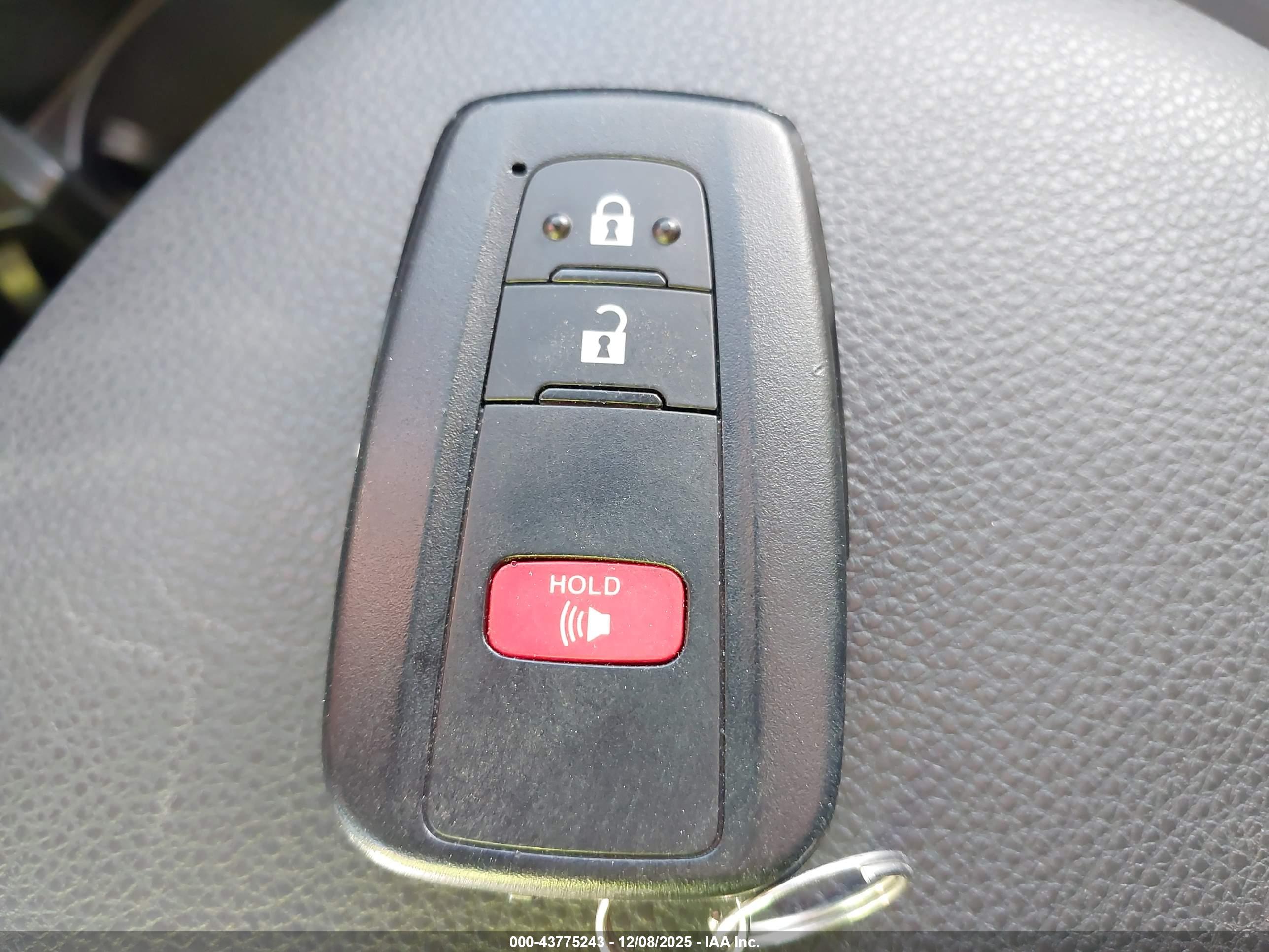 TOYOTA RAV4 image 11